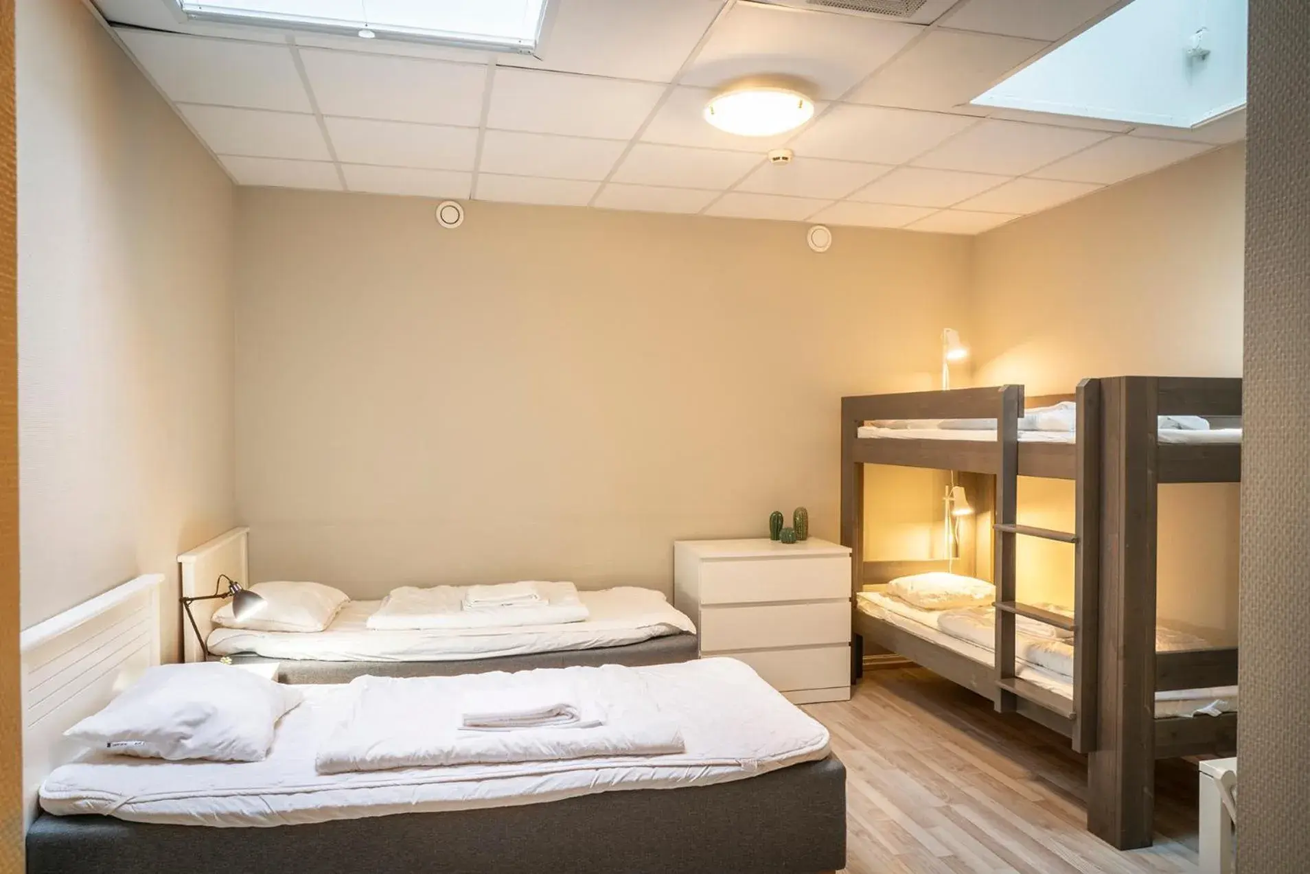 Economy Quadruple Room with Shared Bathroom with a Skylight in Göteborg Hostel Economy Quadruple Room with Shared Bathroom with a Skylight in Göteborg Hostel