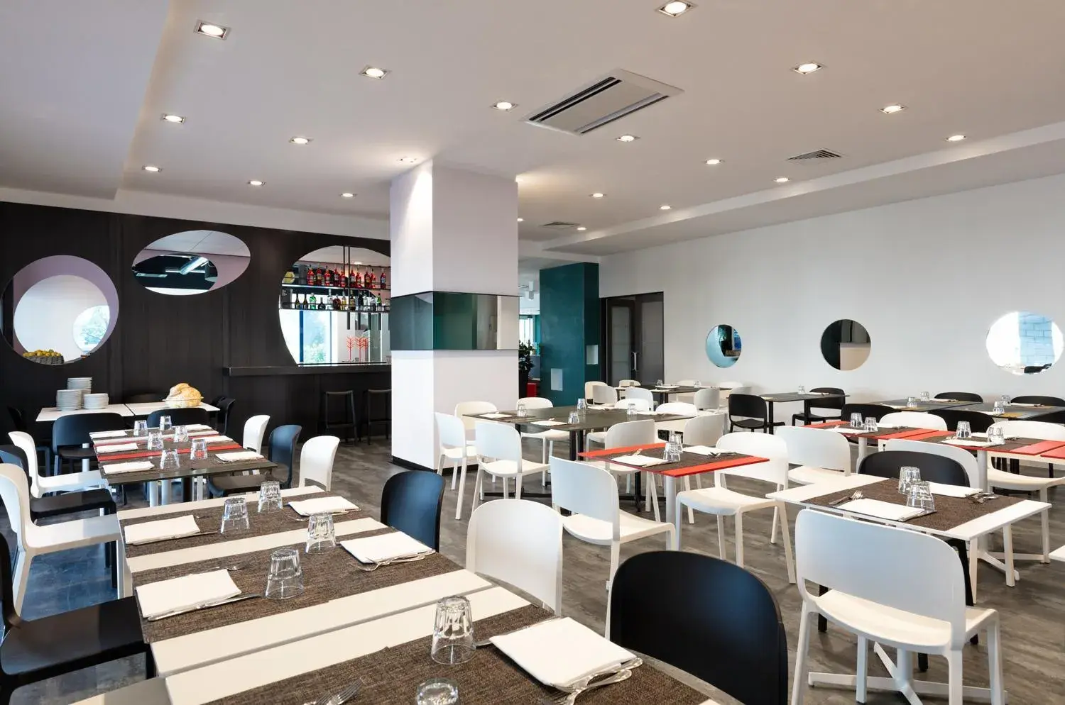 Restaurant/places to eat in Garda Hotel Restaurant/places to eat in Garda Hotel