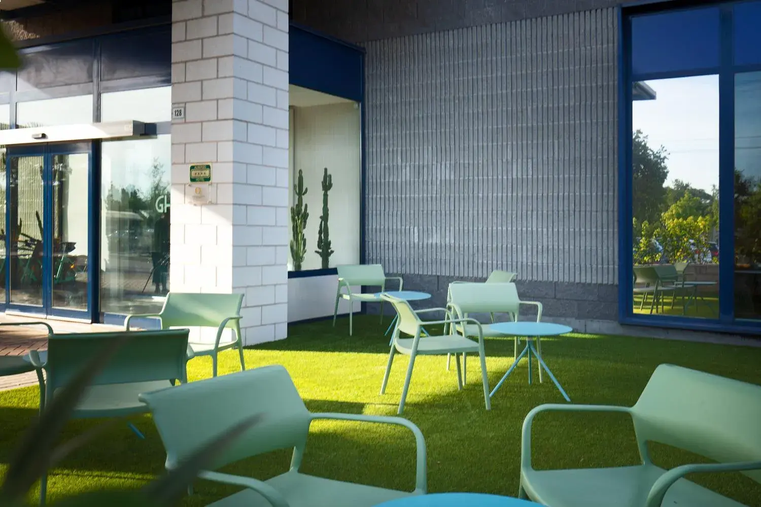 Facade/entrance in Garda Hotel Facade/entrance in Garda Hotel