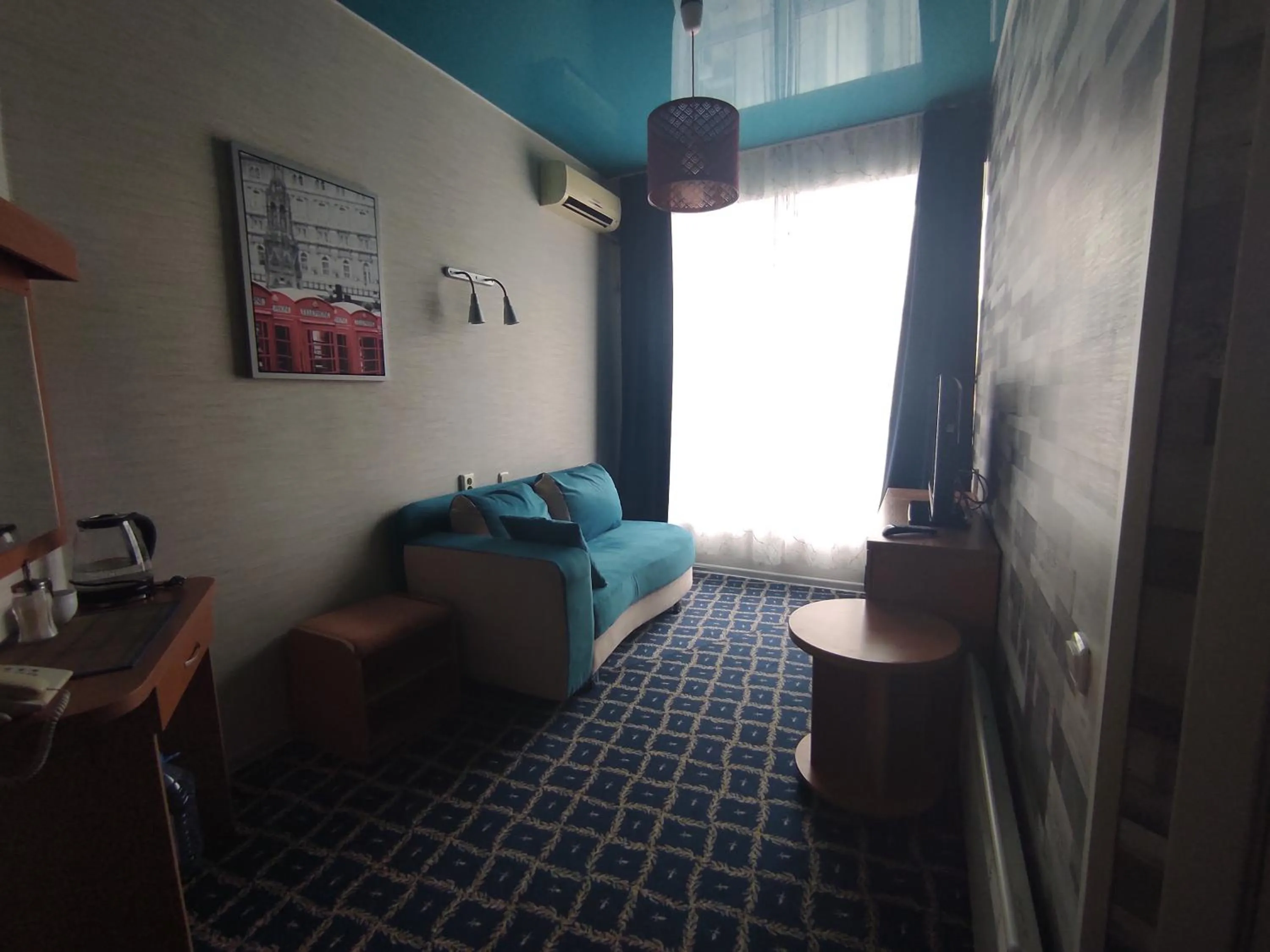 Living room, Bed in Three Dolphins Hotel