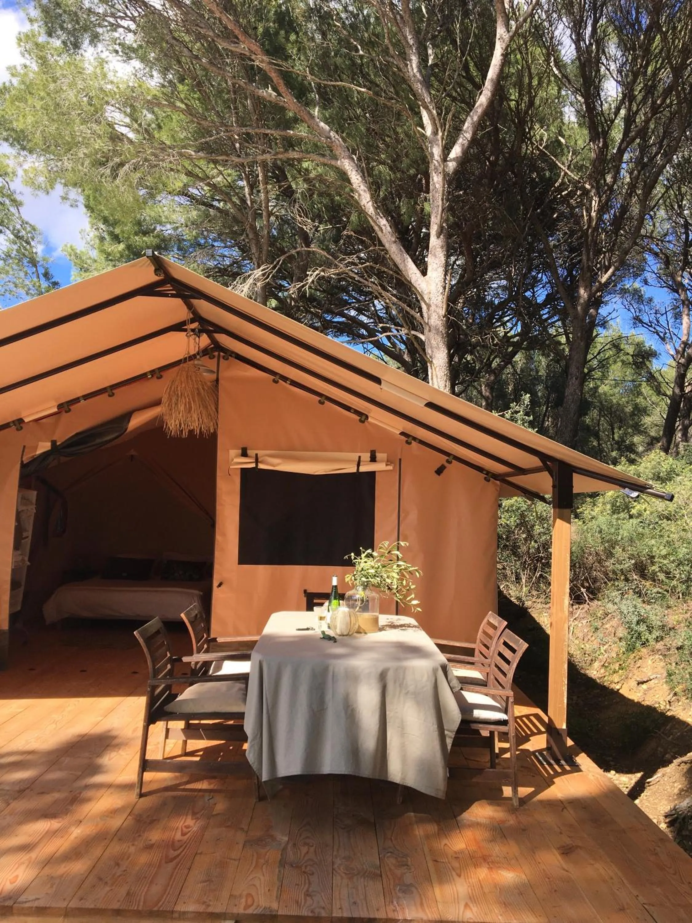 Day in Saint Paul le Marseillais Tentes Equippees Hébergements Insolites Lodges