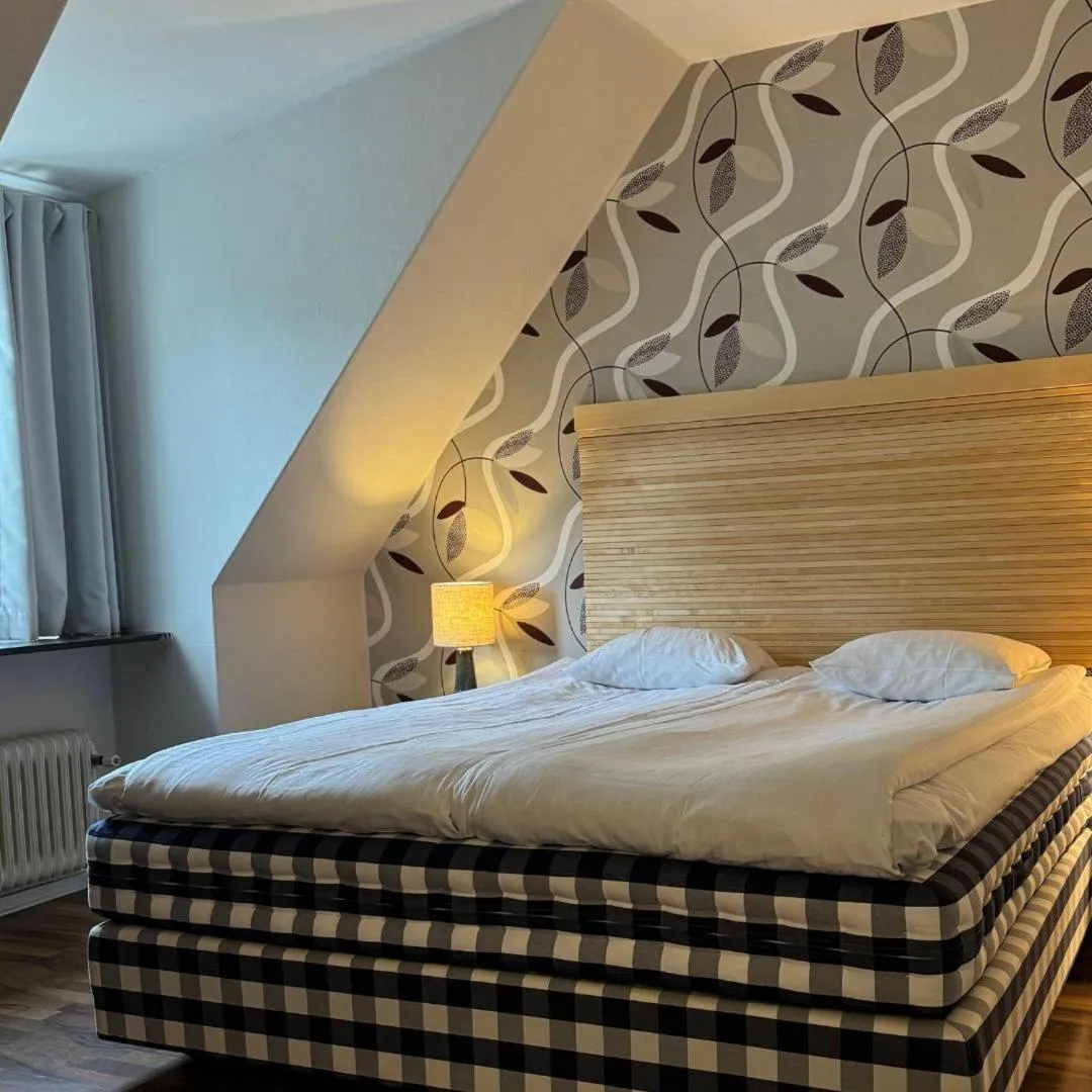 Bed in Hotell Gillet i Köping