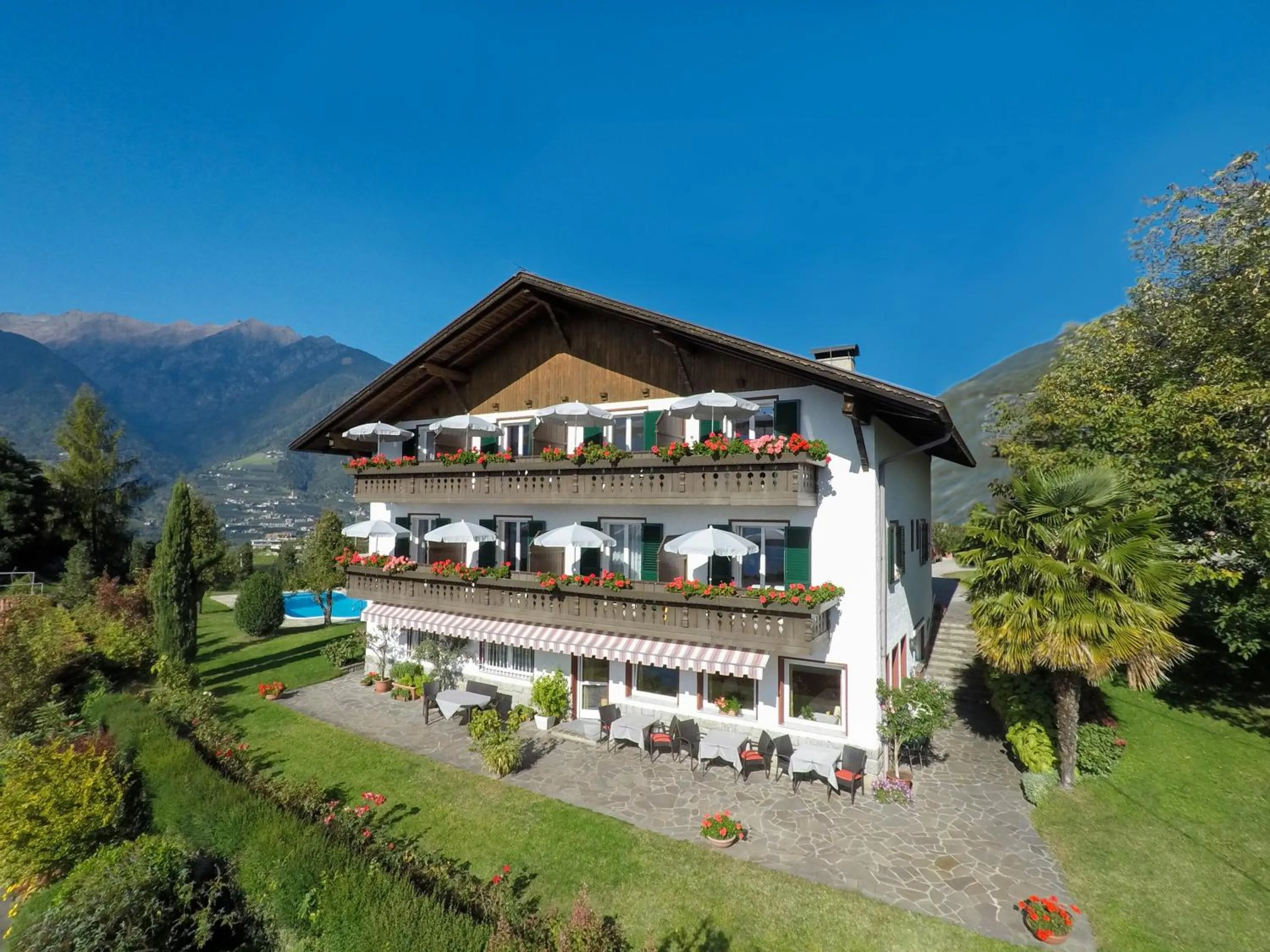 Property building in Garni Pluner