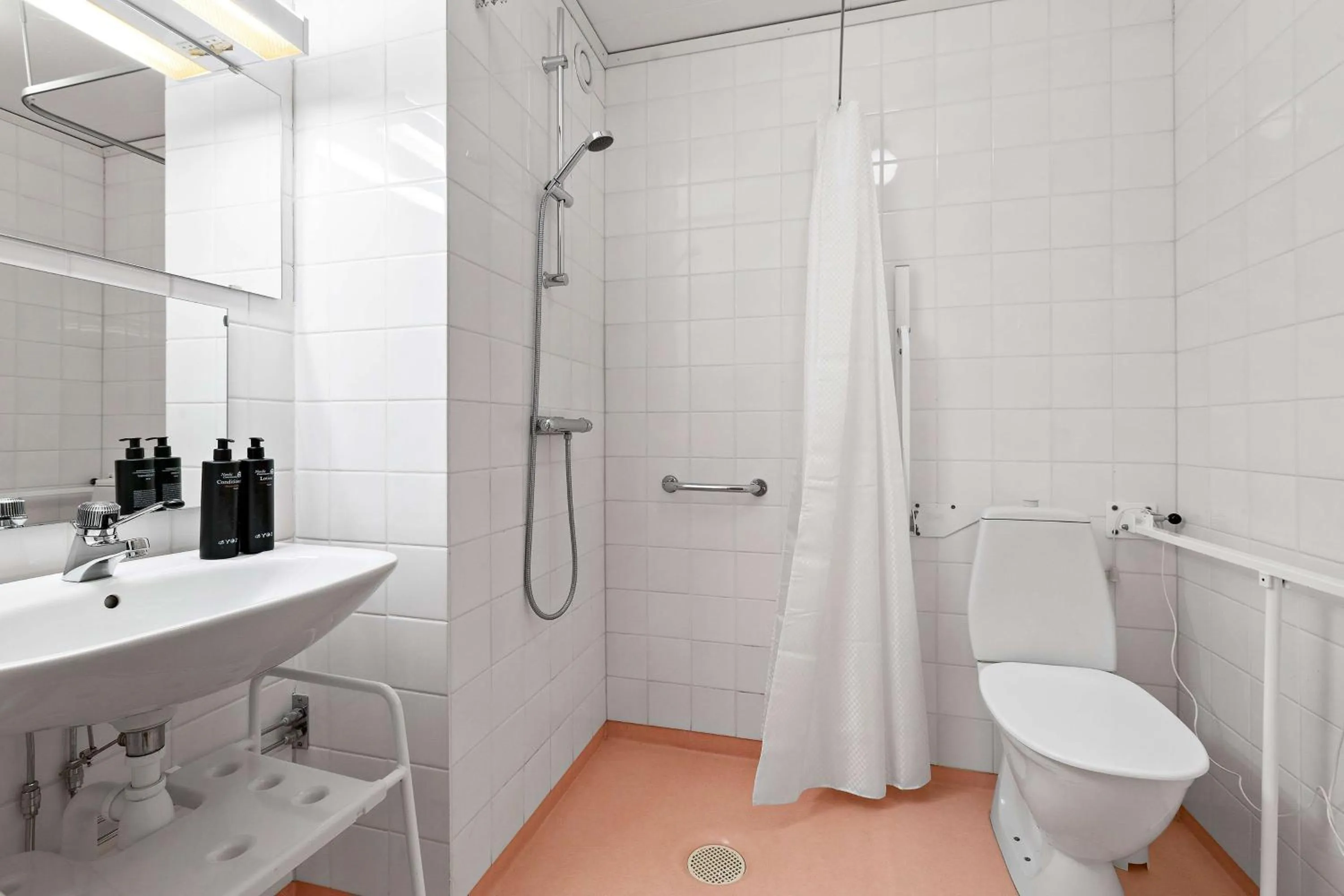 Bathroom in Best Western Hotell Lerdalshoejden