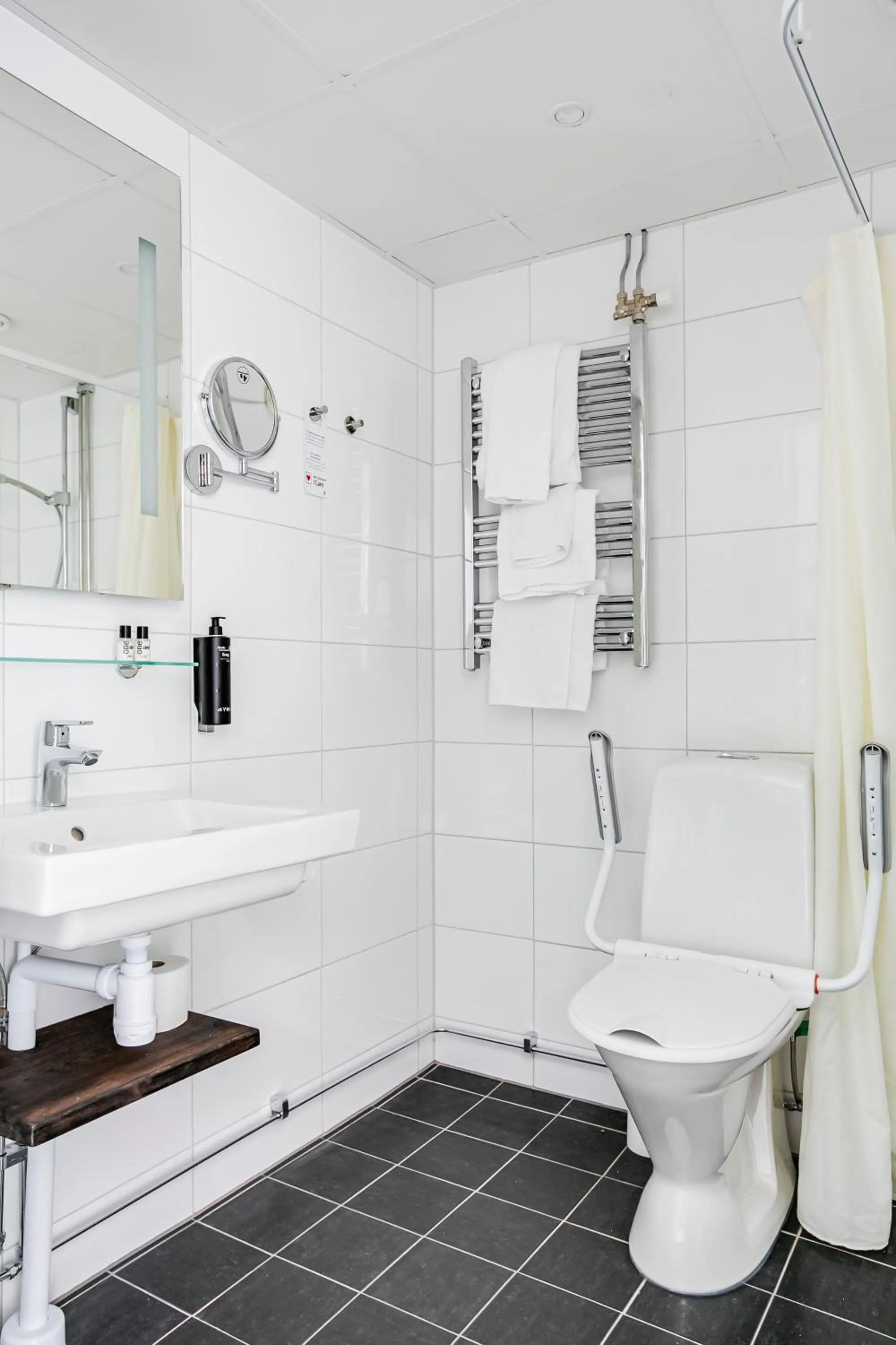 Toilet in Best Western Hotel Savoy