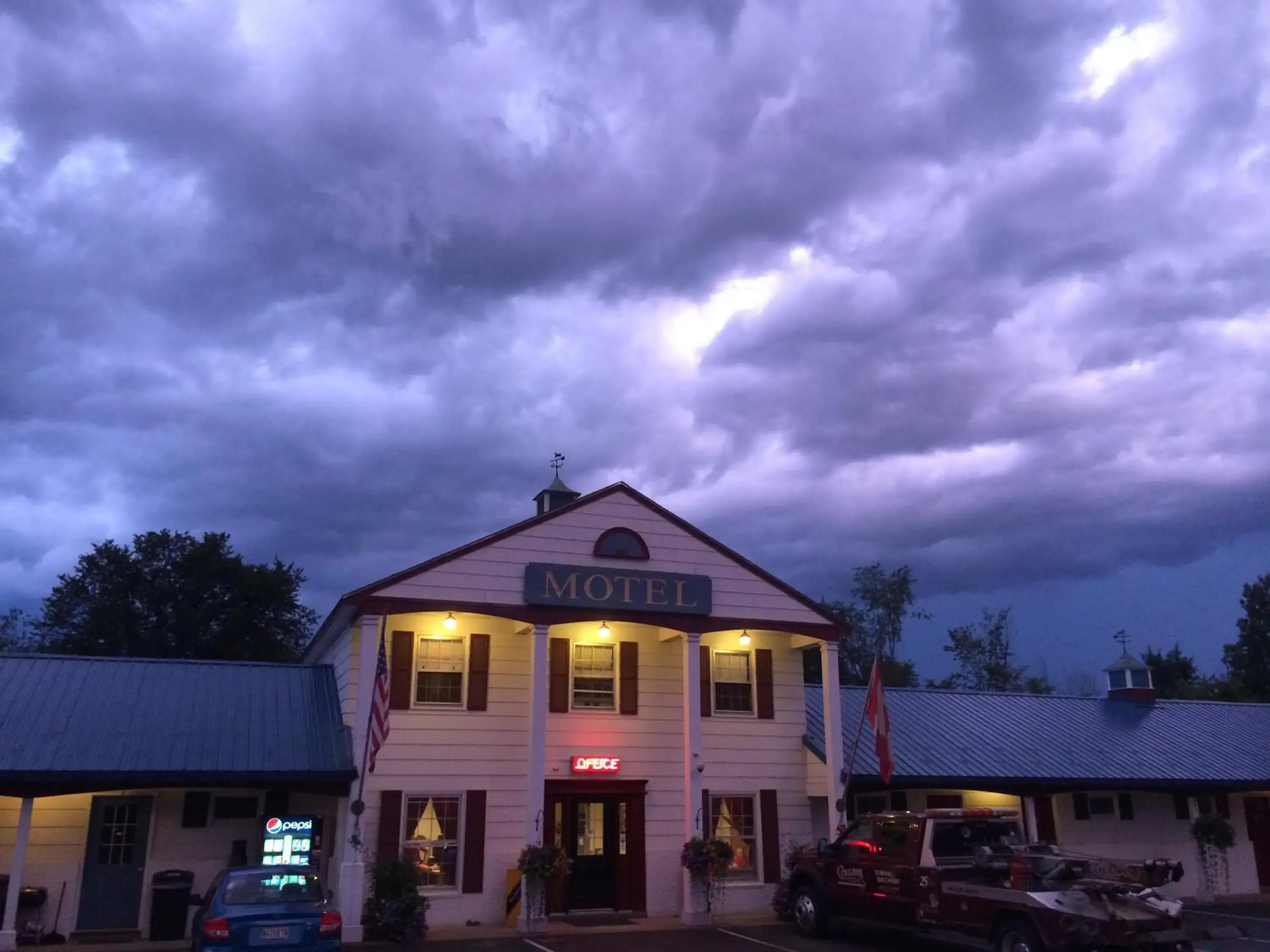 Facade/entrance in Colonial Valley Motel Facade/entrance in Colonial Valley Motel