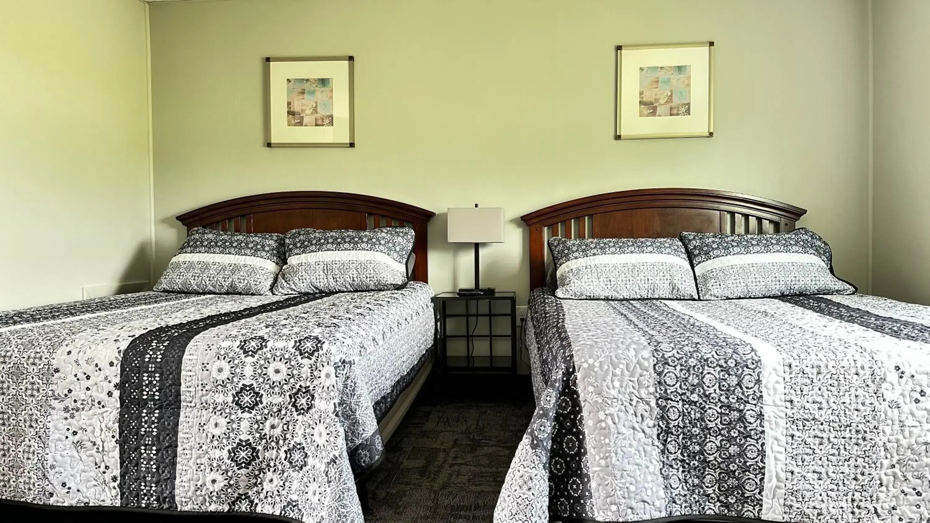 Bedroom, Bed in Colonial Valley Motel Bedroom, Bed in Colonial Valley Motel