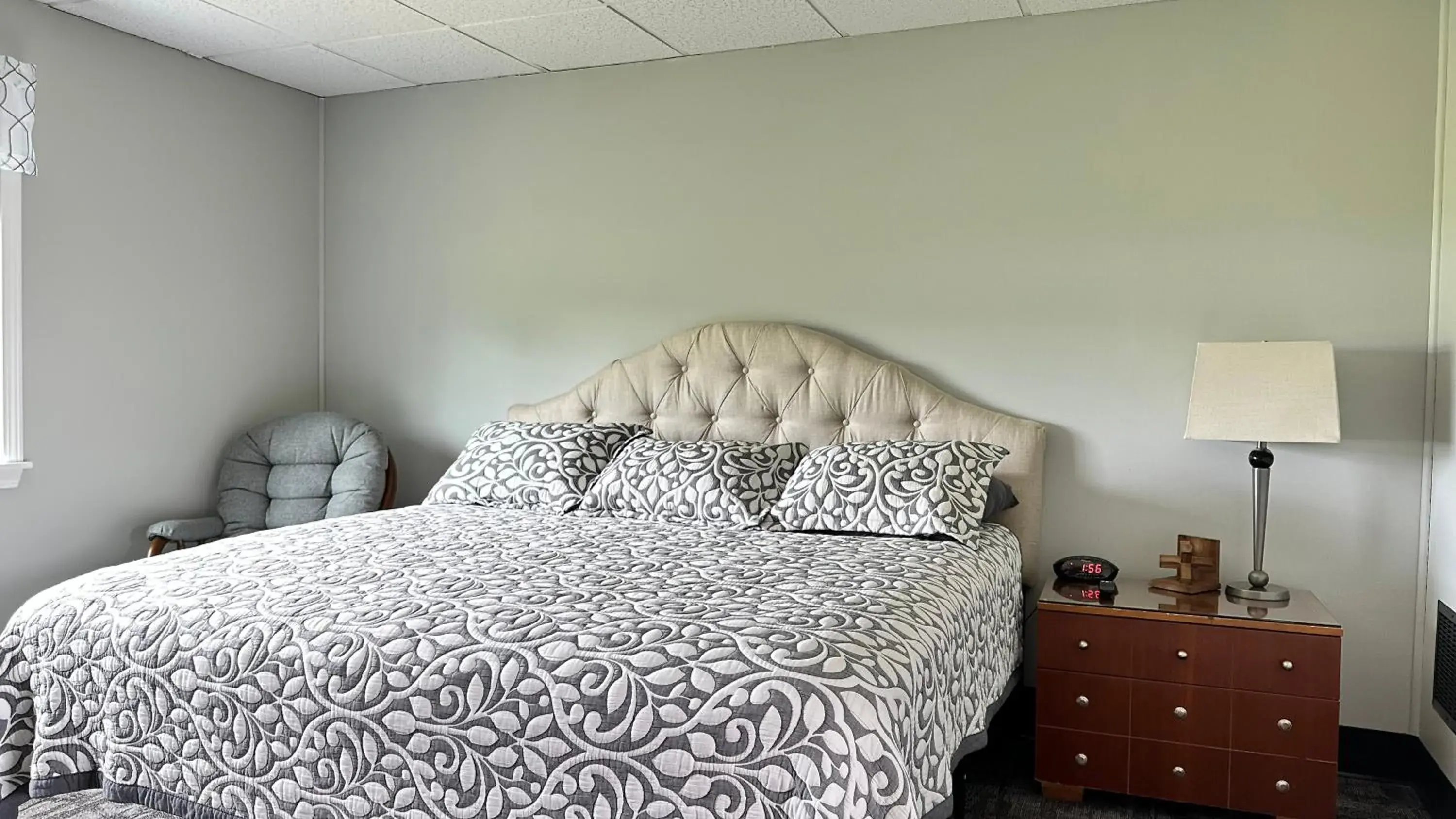 Bed in Colonial Valley Motel Bed in Colonial Valley Motel