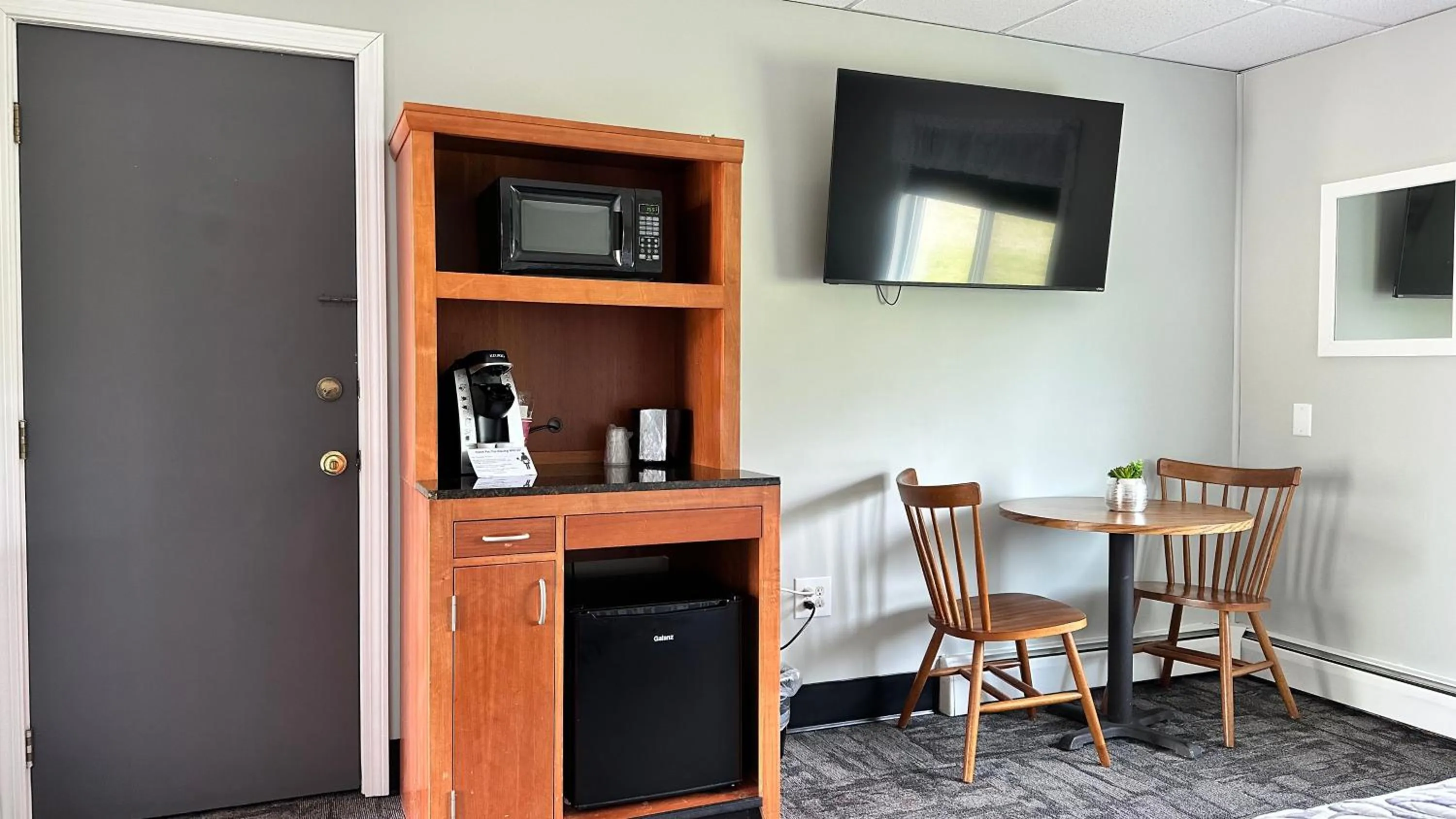 Dining area in Colonial Valley Motel