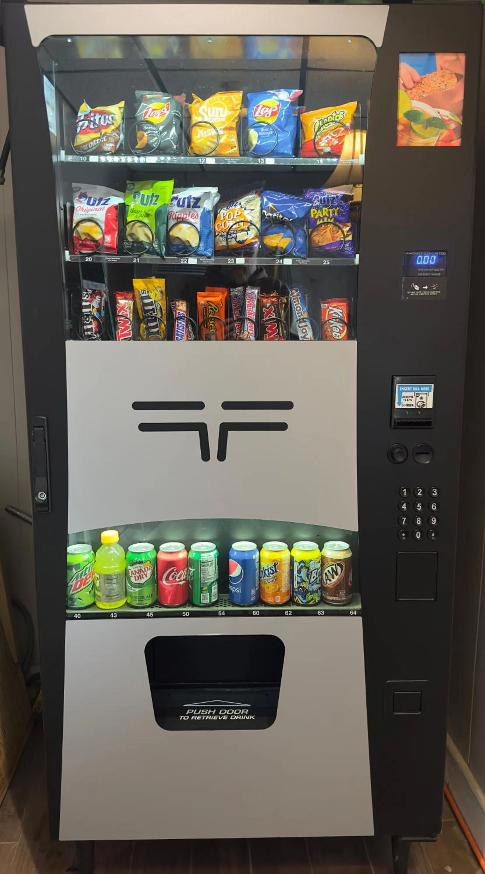 vending machine in Colonial Valley Motel