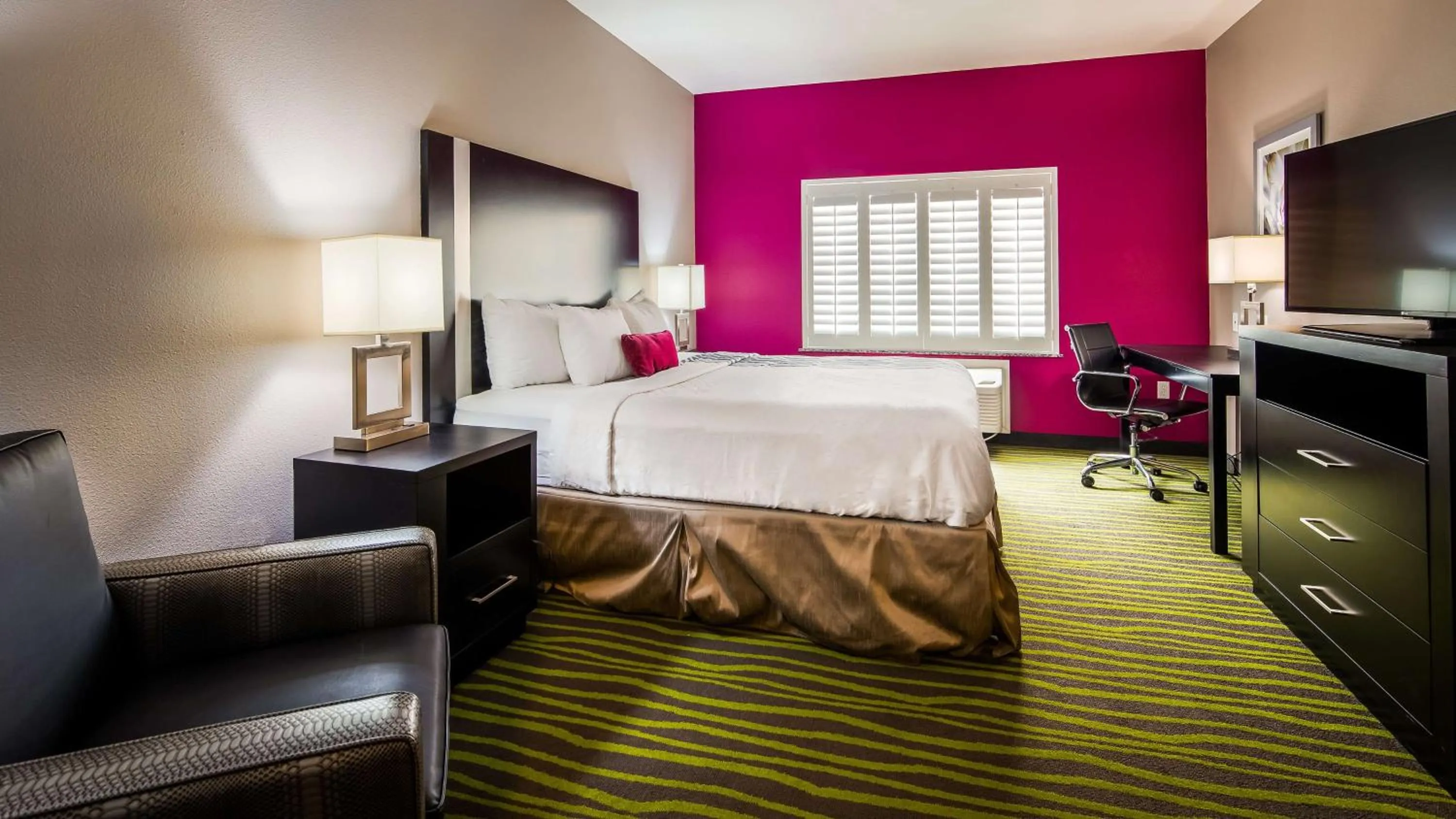 Photo of the whole room, Bed in Best Western Plus Dilley Inn & Suites