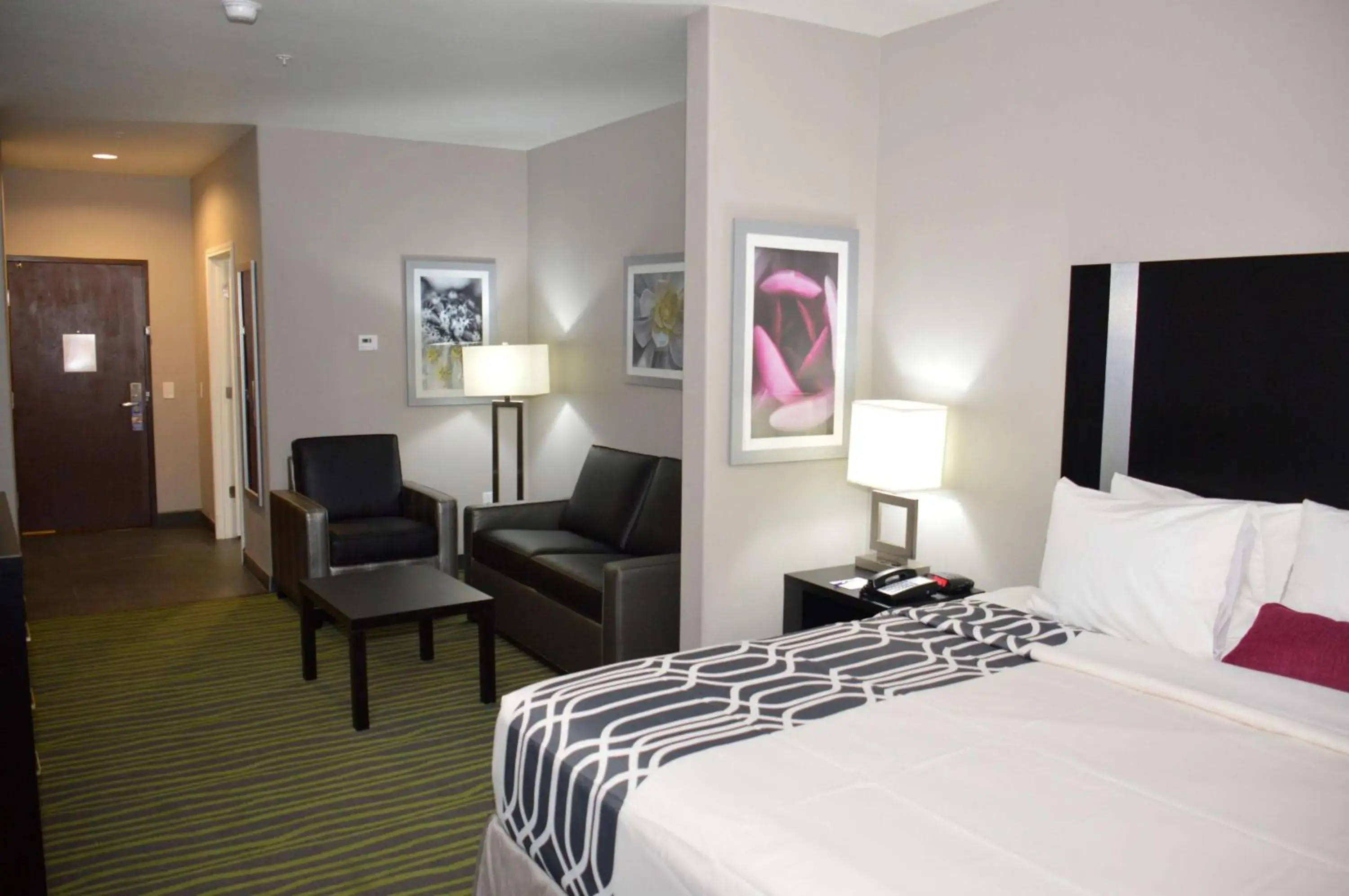 King Suite with Sofa Bed - Non-Smoking in Best Western Plus Dilley Inn & Suites King Suite with Sofa Bed - Non-Smoking in Best Western Plus Dilley Inn & Suites