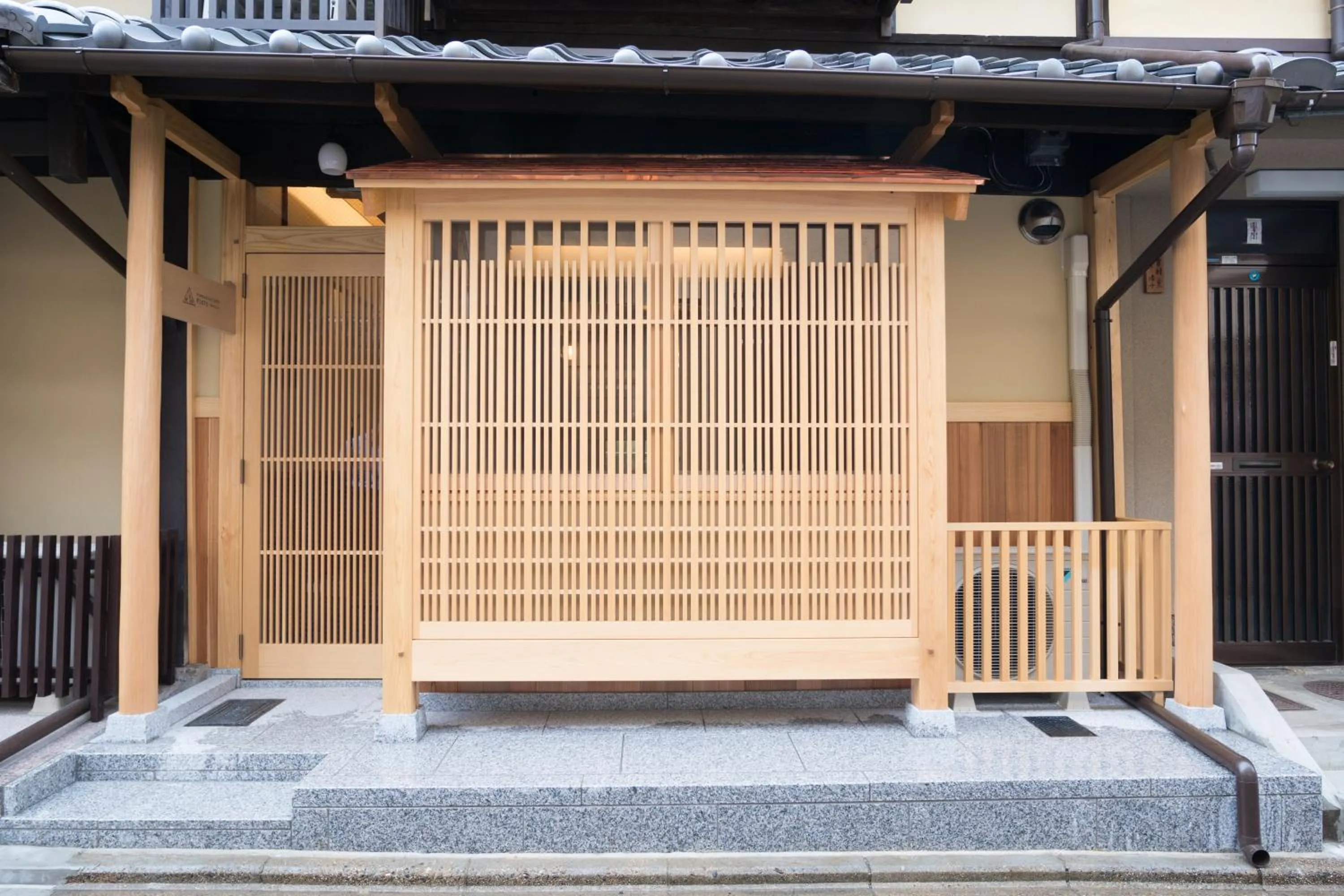 Facade/entrance in Kyomachiya Suite Rikyu