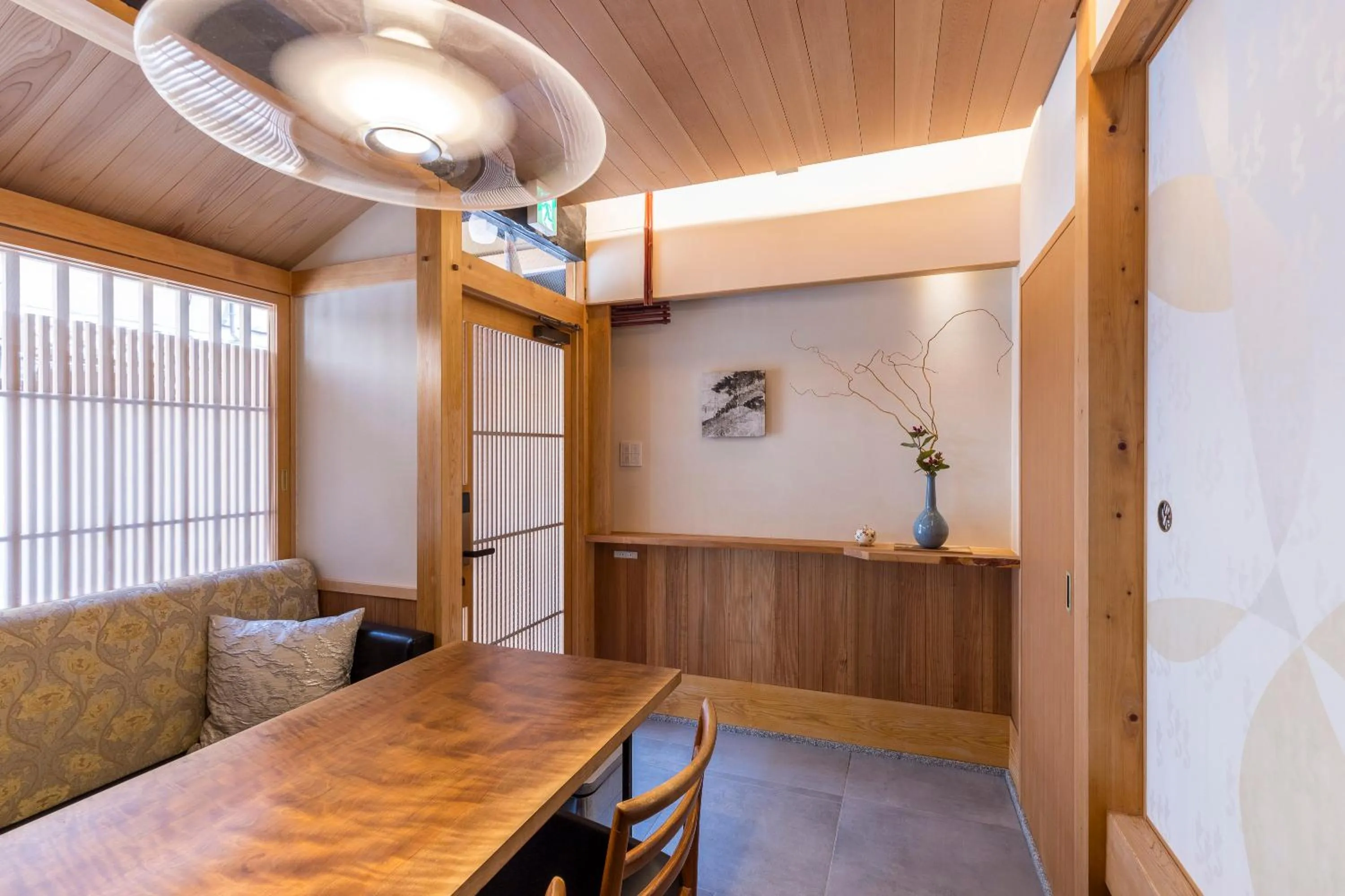 Dining area in Kyomachiya Suite Rikyu