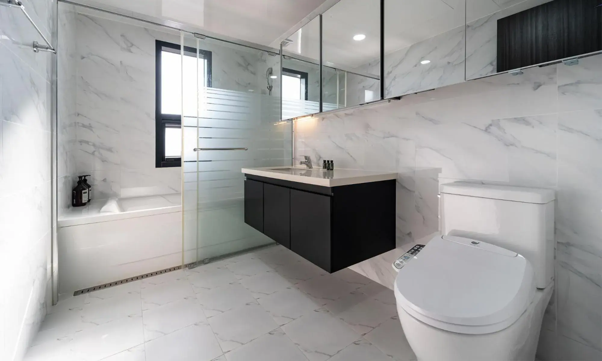 Pet Staycation Package - Deluxe King in Kylin Villa resort Jeju Pet Staycation Package - Deluxe King in Kylin Villa resort Jeju