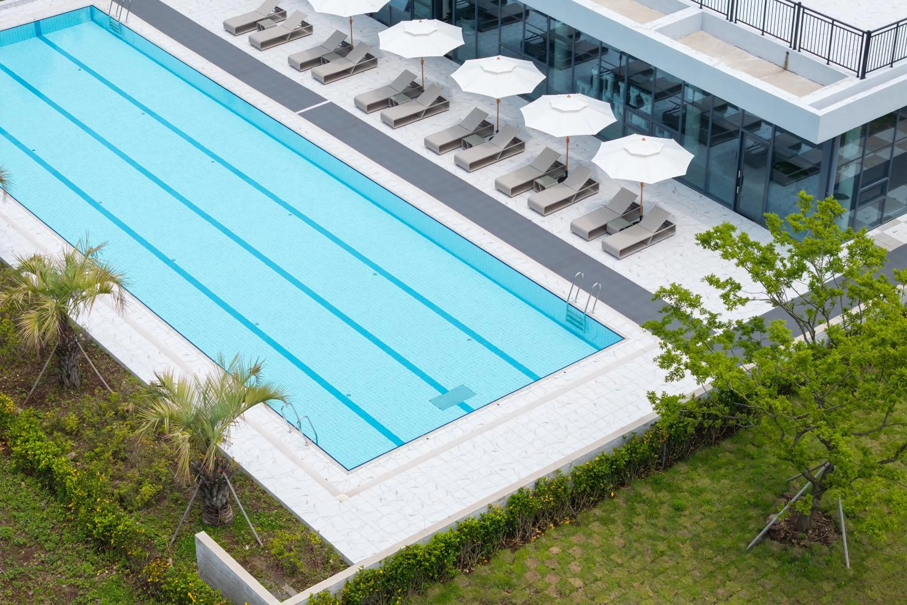 Swimming pool in Kylin Villa resort Jeju