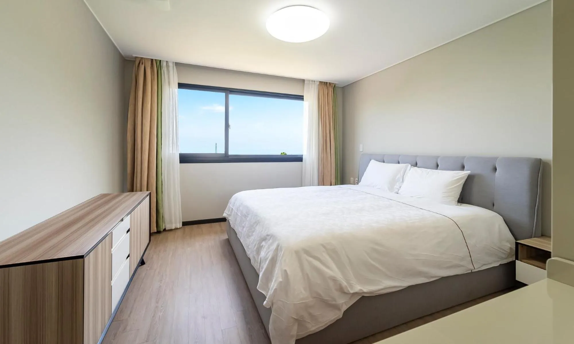 Bed in Kylin Villa resort Jeju