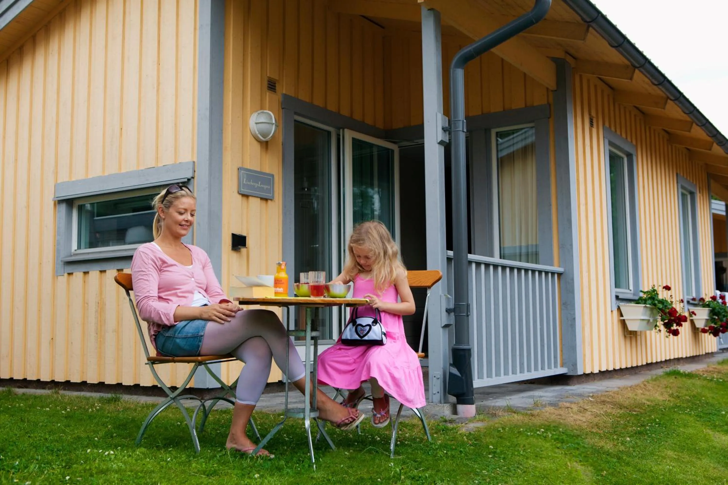 Facade/entrance in Lisebergsbyns Stugor