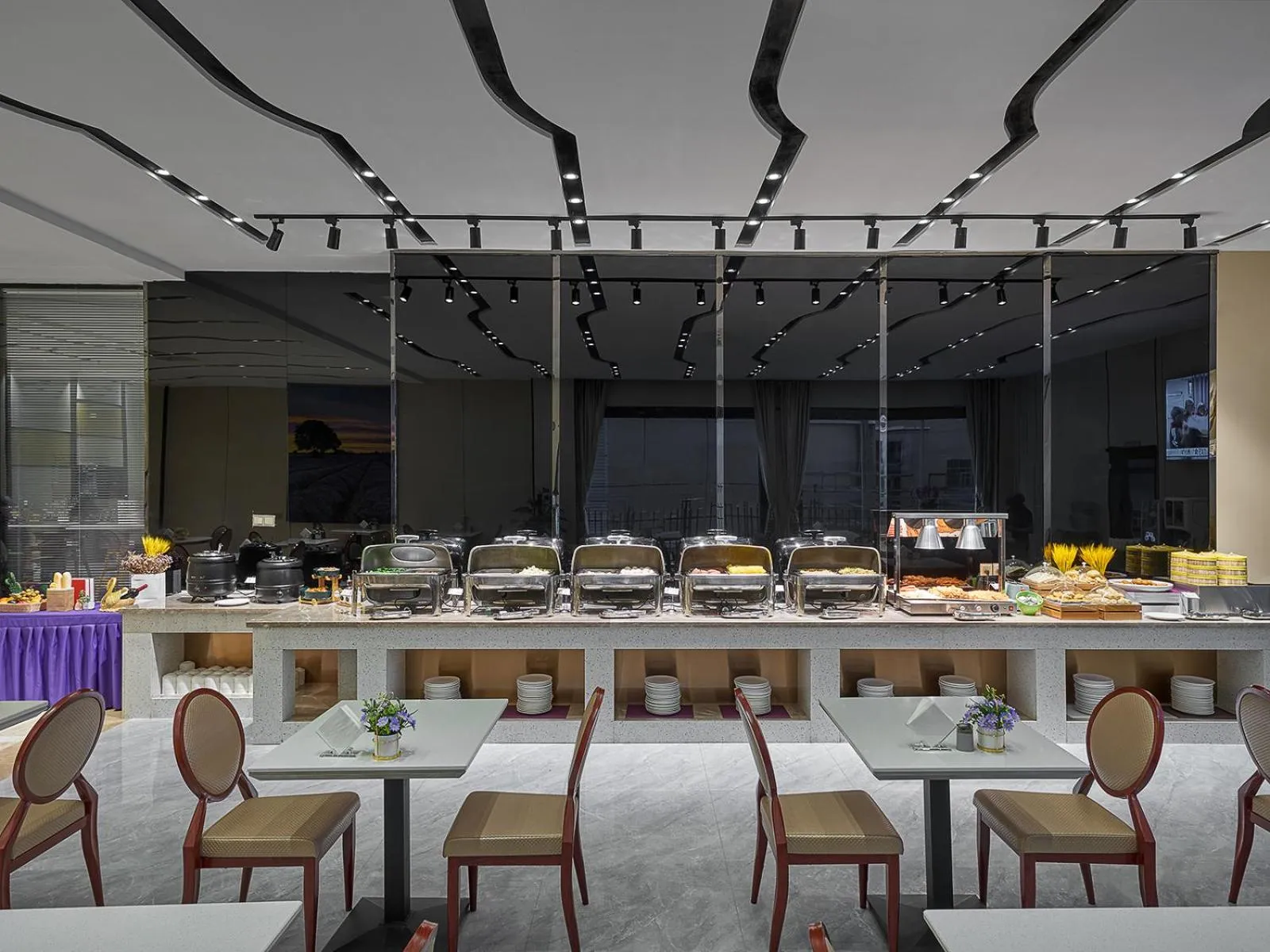 Restaurant/places to eat in Lavande International Hotel Guangzhou Baiyun International Airport Branch - Free Shuttle Bus to Guangzhou Baiyun International Airport