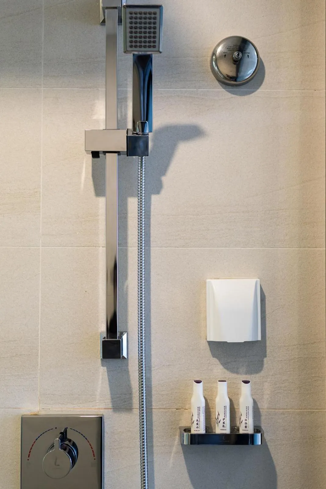 Shower in Lavande International Hotel Guangzhou Baiyun International Airport Branch - Free Shuttle Bus to Guangzhou Baiyun International Airport