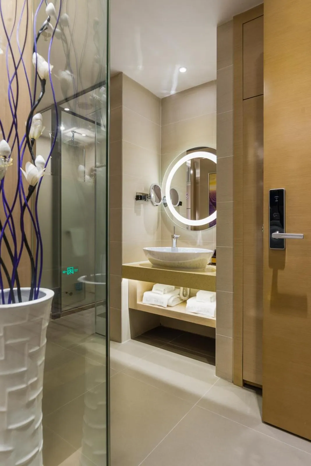 Shower in Lavande International Hotel Guangzhou Baiyun International Airport Branch - Free Shuttle Bus to Guangzhou Baiyun International Airport