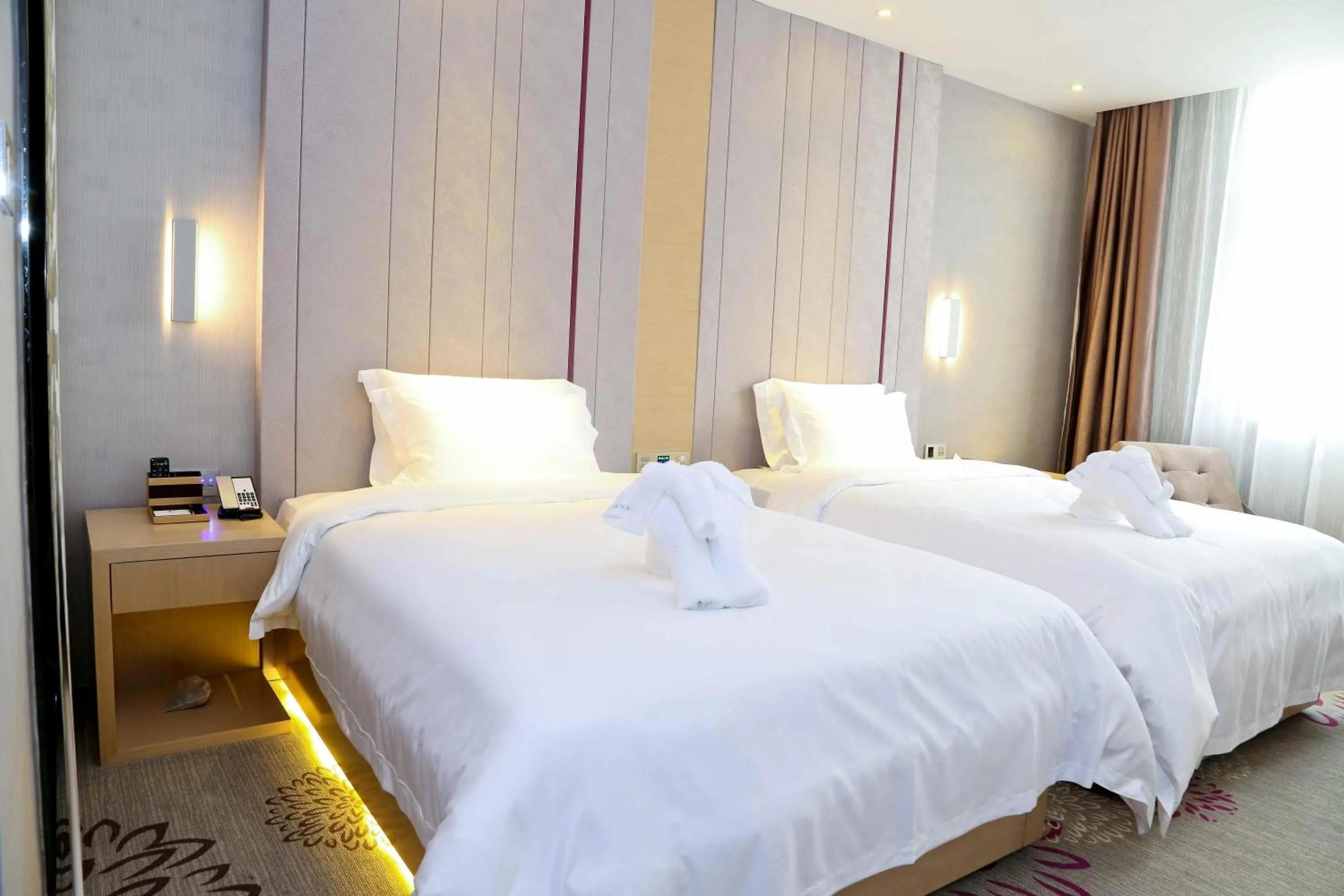 Decorative detail, Bed in Lavande Hotel Baiyun International Airport Branch