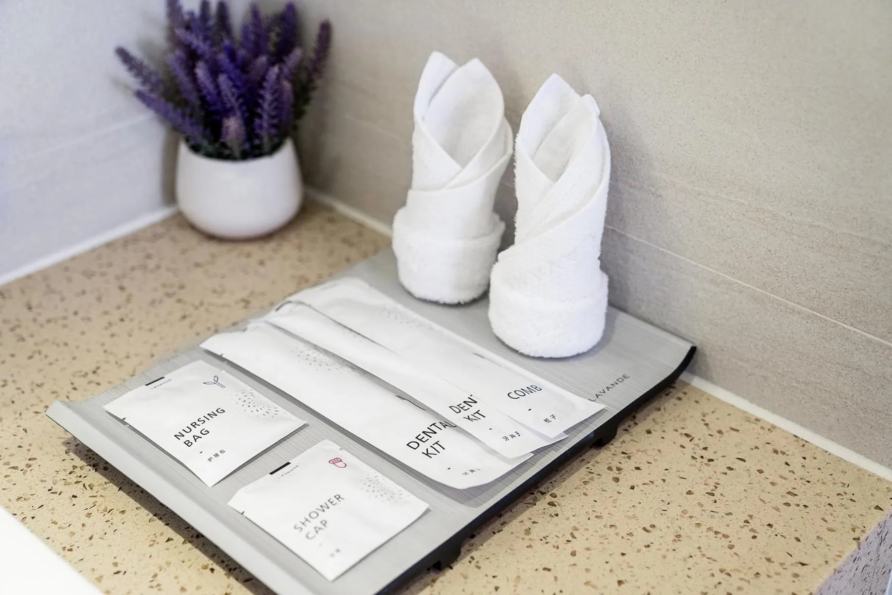 Bathroom in Lavande International Hotel Guangzhou Baiyun International Airport Branch - Free Shuttle Bus to Guangzhou Baiyun International Airport