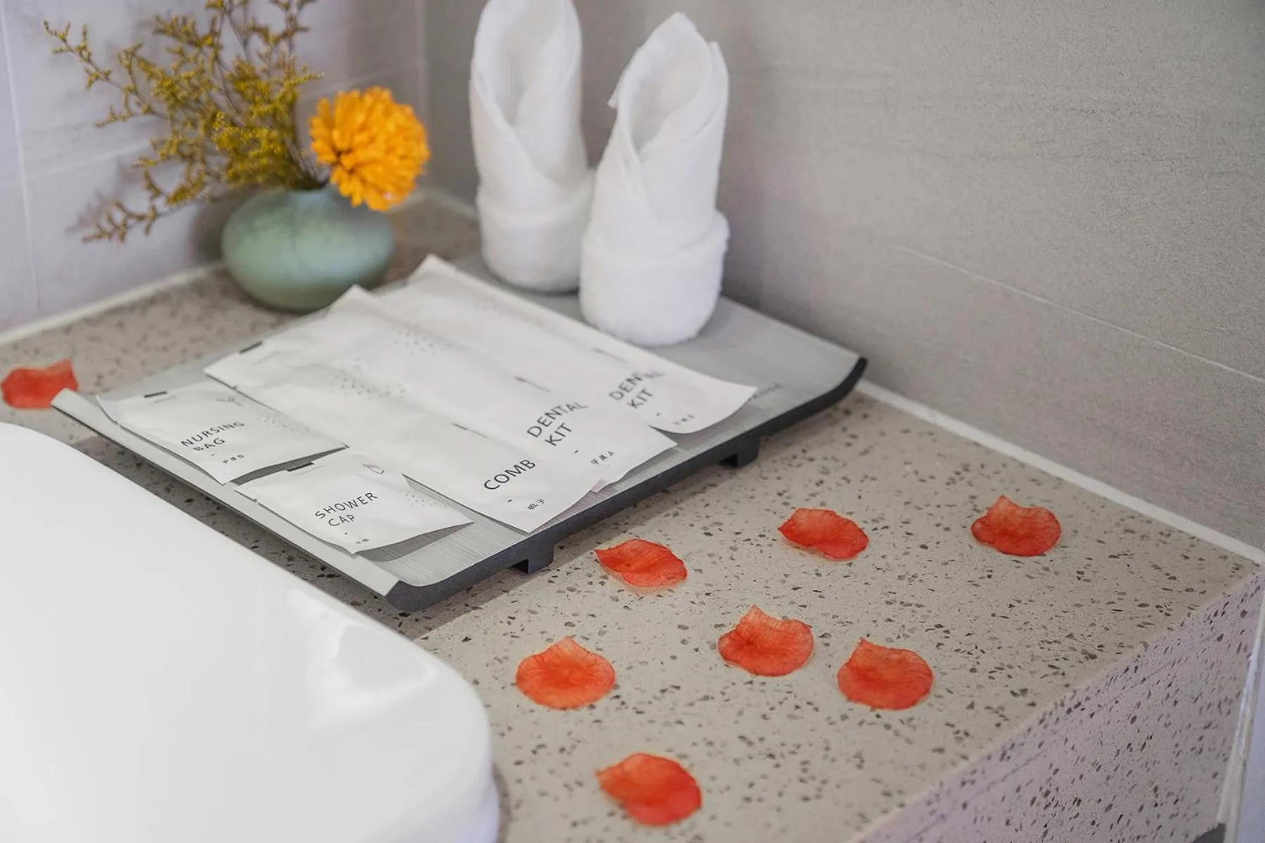 Bathroom in Lavande International Hotel Guangzhou Baiyun International Airport Branch - Free Shuttle Bus to Guangzhou Baiyun International Airport