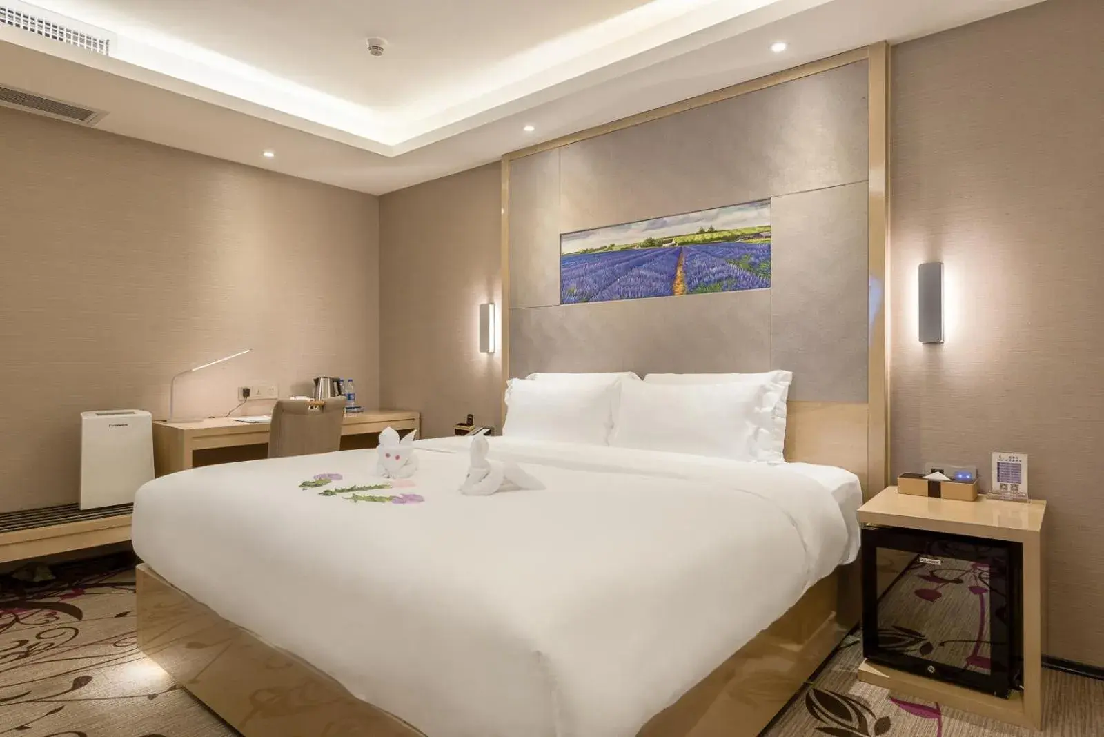 Superior Double Room in Lavande International Hotel Guangzhou Baiyun International Airport Renhe Metro Station Branch - Free Shuttle Bus to Guangzhou Baiyun International Airport Superior Double Room in Lavande International Hotel Guangzhou Baiyun International Airport Renhe Metro Station Branch - Free Shuttle Bus to Guangzhou Baiyun International Airport