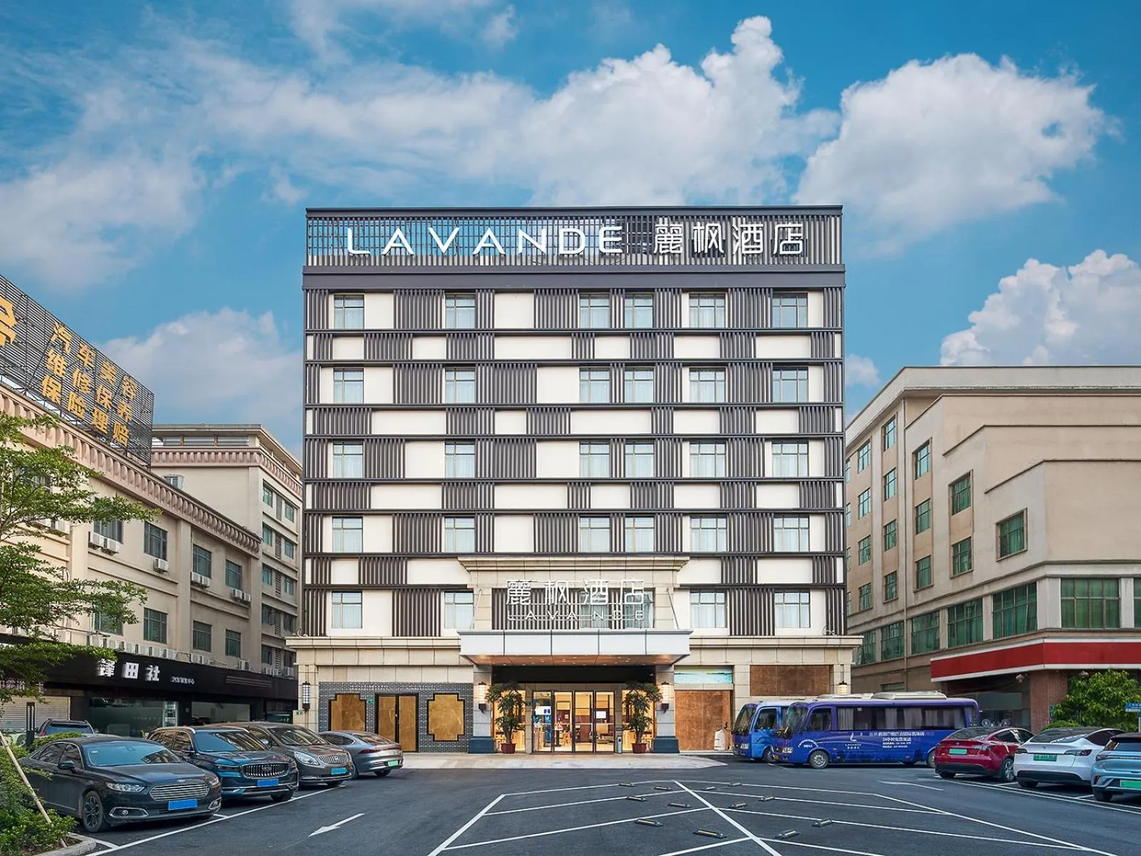 Property building in Lavande International Hotel Guangzhou Baiyun International Airport Branch - Free Shuttle Bus to Guangzhou Baiyun International Airport