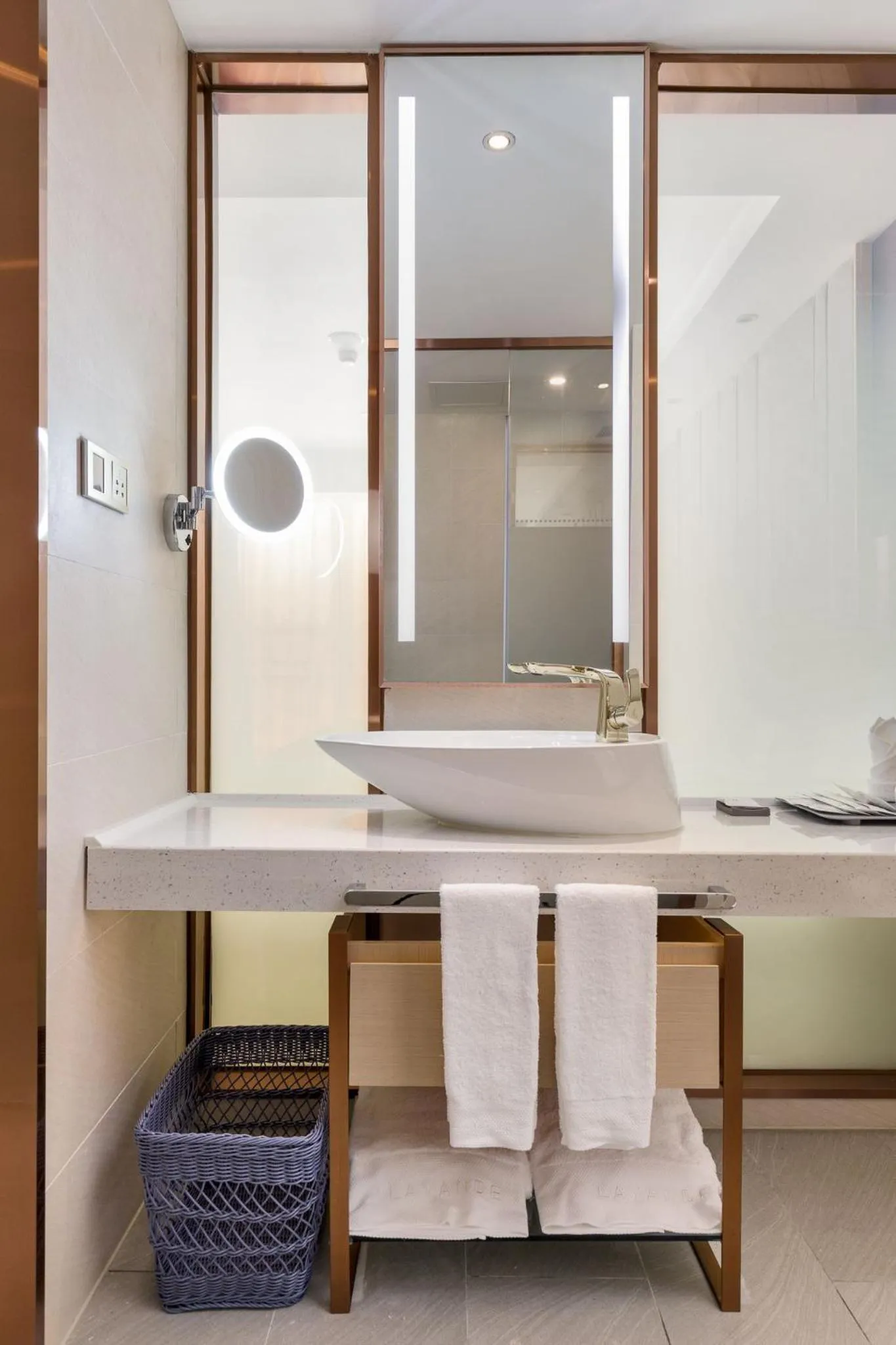 Bathroom in Lavande International Hotel Guangzhou Baiyun International Airport Branch - Free Shuttle Bus to Guangzhou Baiyun International Airport