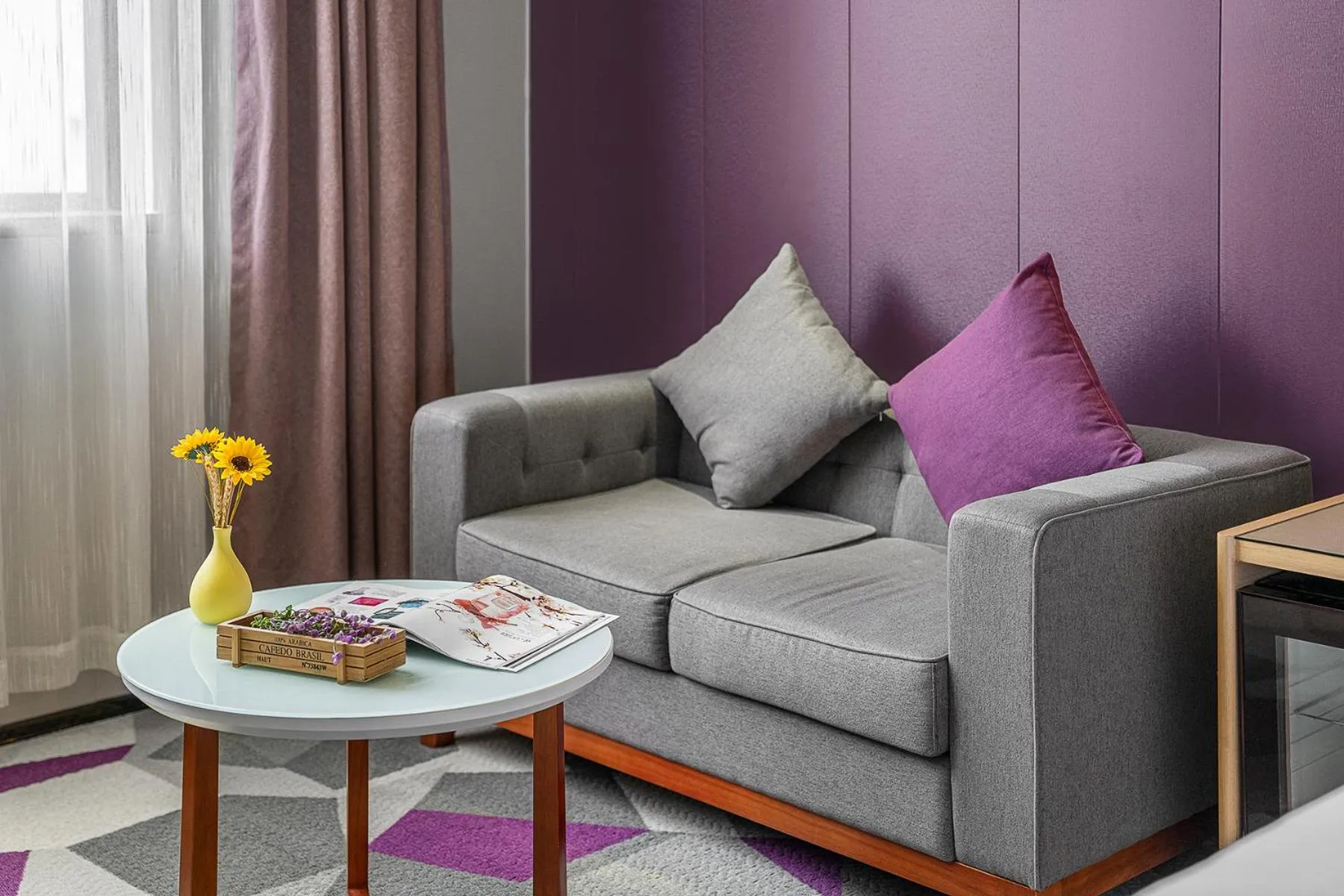 Living room in Lavande International Hotel Guangzhou Baiyun International Airport Branch - Free Shuttle Bus to Guangzhou Baiyun International Airport