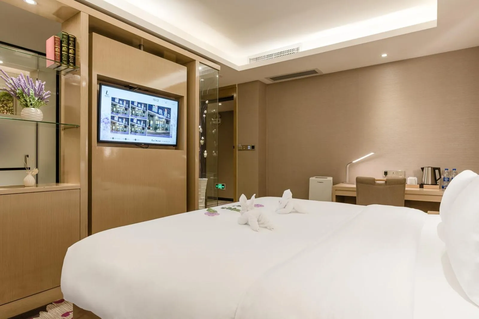 Bed in Lavande International Hotel Guangzhou Baiyun International Airport Branch - Free Shuttle Bus to Guangzhou Baiyun International Airport