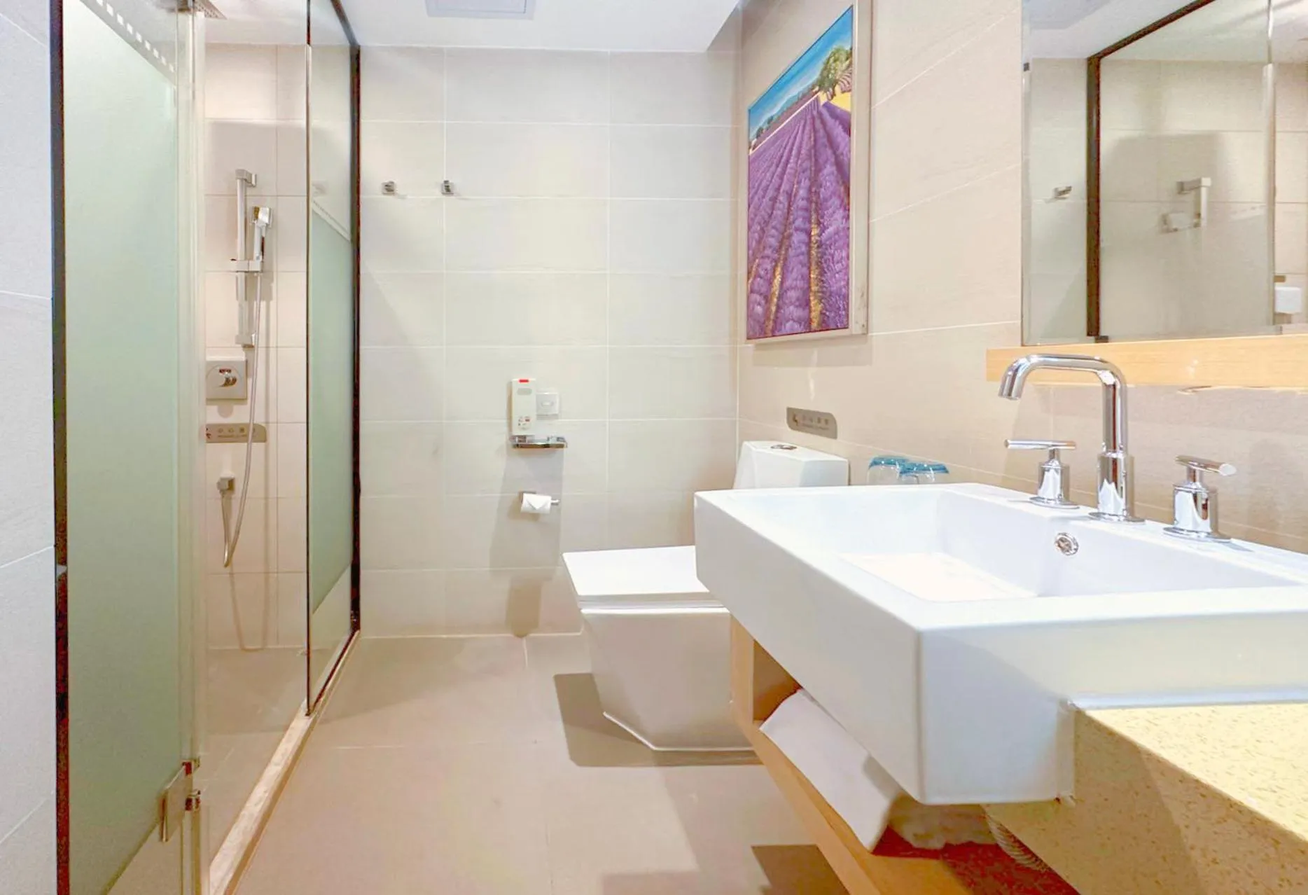 Shower in Lavande International Hotel Guangzhou Baiyun International Airport Branch - Free Shuttle Bus to Guangzhou Baiyun International Airport