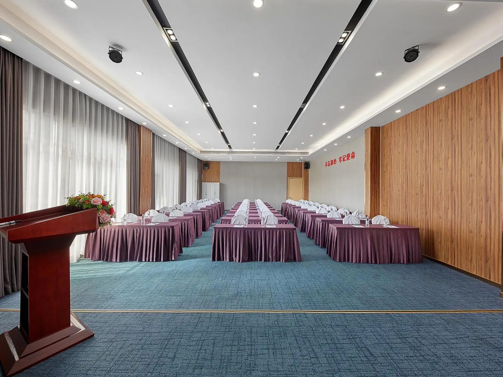 Meeting/conference room in Lavande International Hotel Guangzhou Baiyun International Airport Branch - Free Shuttle Bus to Guangzhou Baiyun International Airport