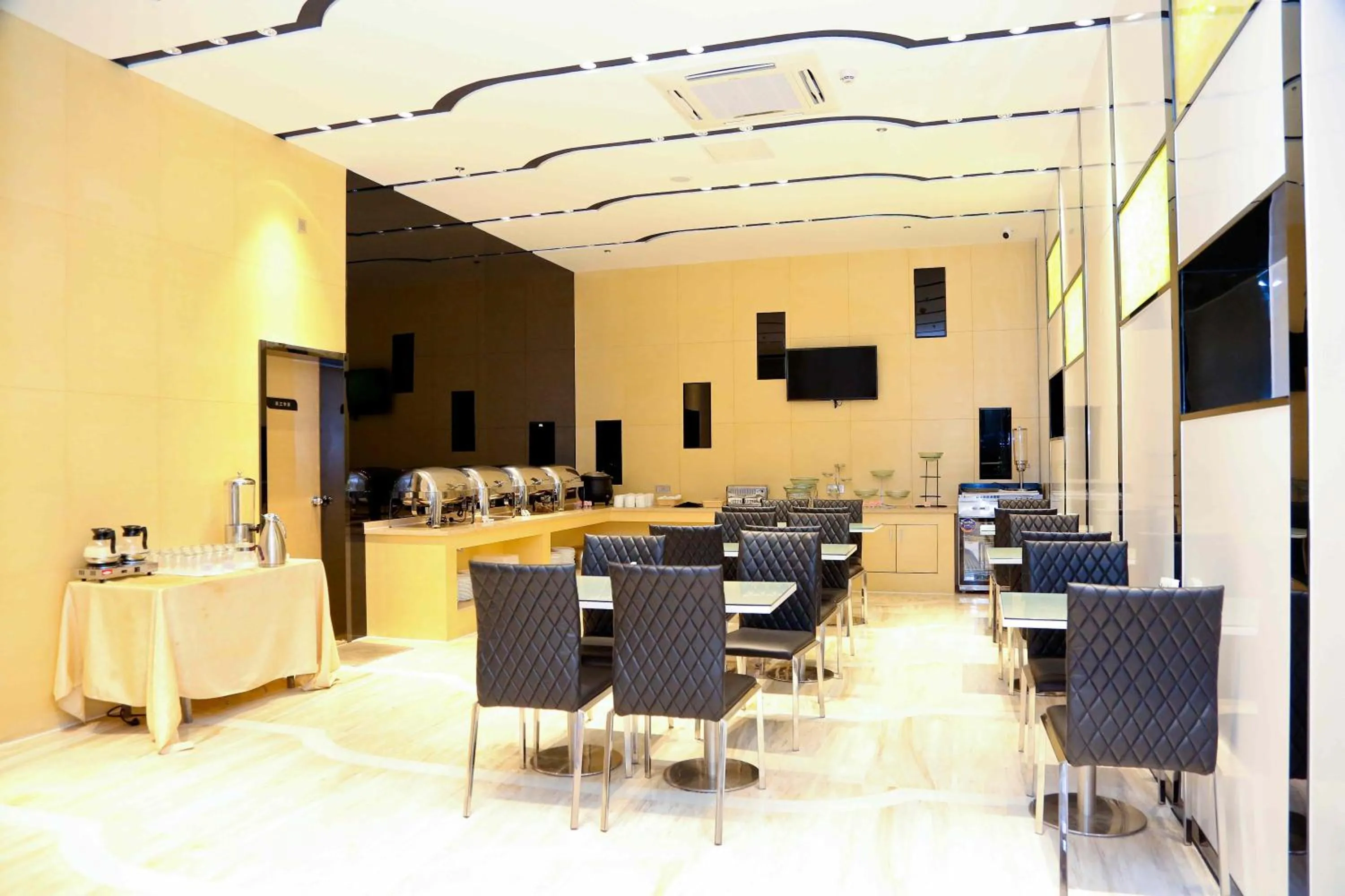 Dining area in Lavande Hotel Baiyun International Airport Branch