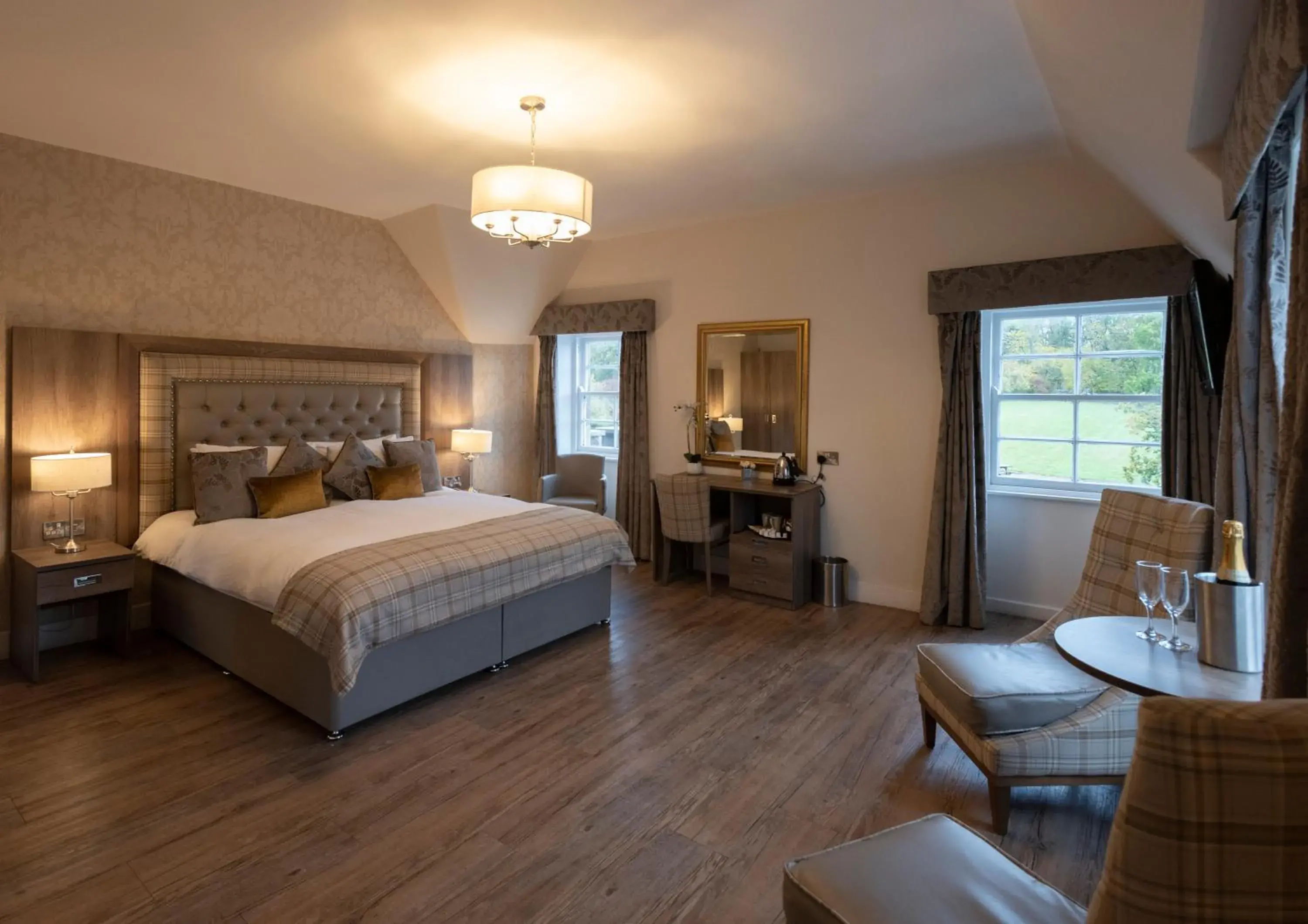 Deluxe King Room in The Stair Arms Hotel Deluxe King Room in The Stair Arms Hotel