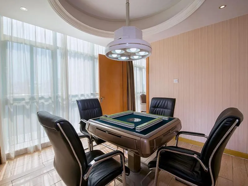 Vienna Classic Shenzhen Longhua Bus Station