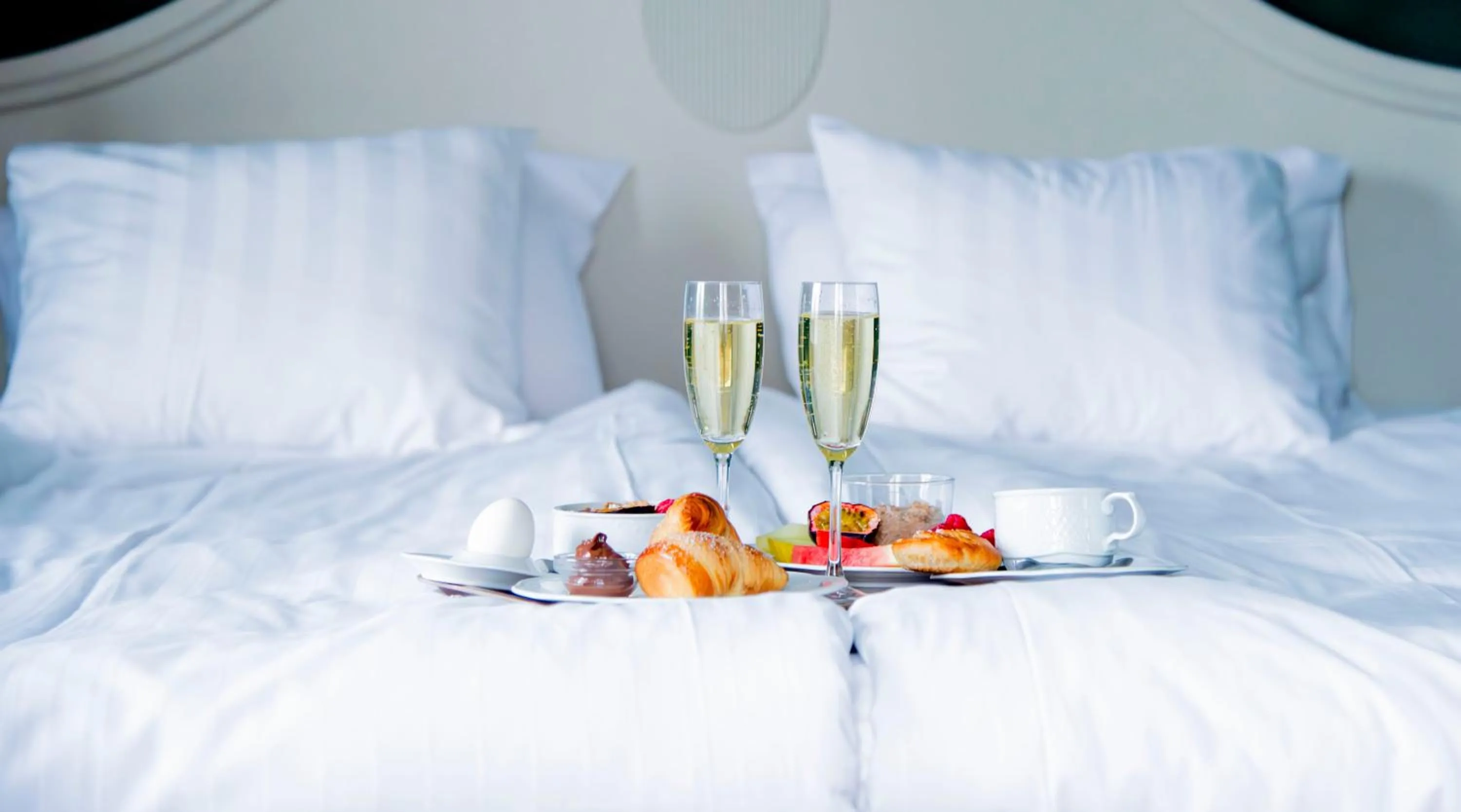 Bed in Park Hotel Linköping Fawlty Towers