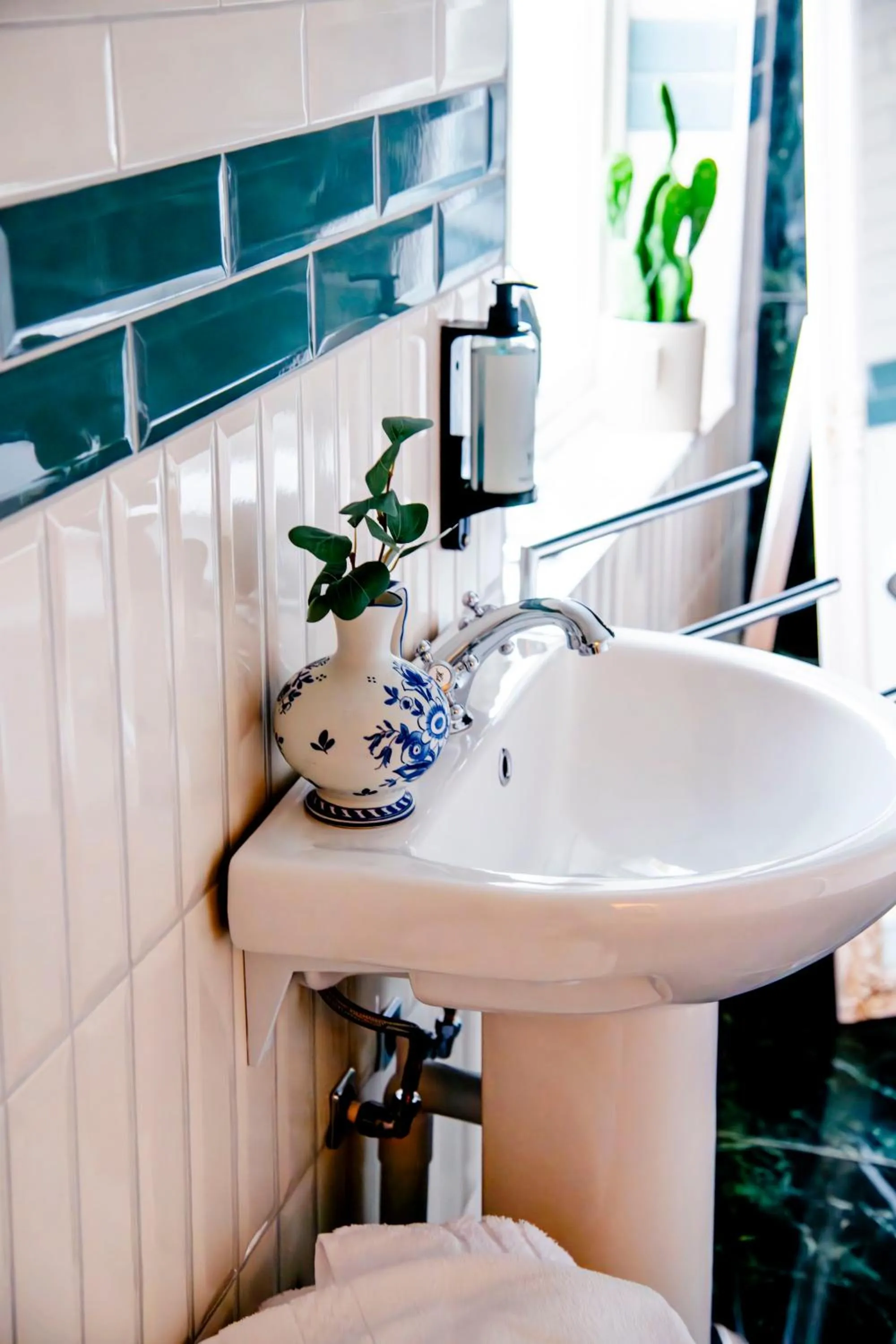 Bathroom in Park Hotel Linköping Fawlty Towers