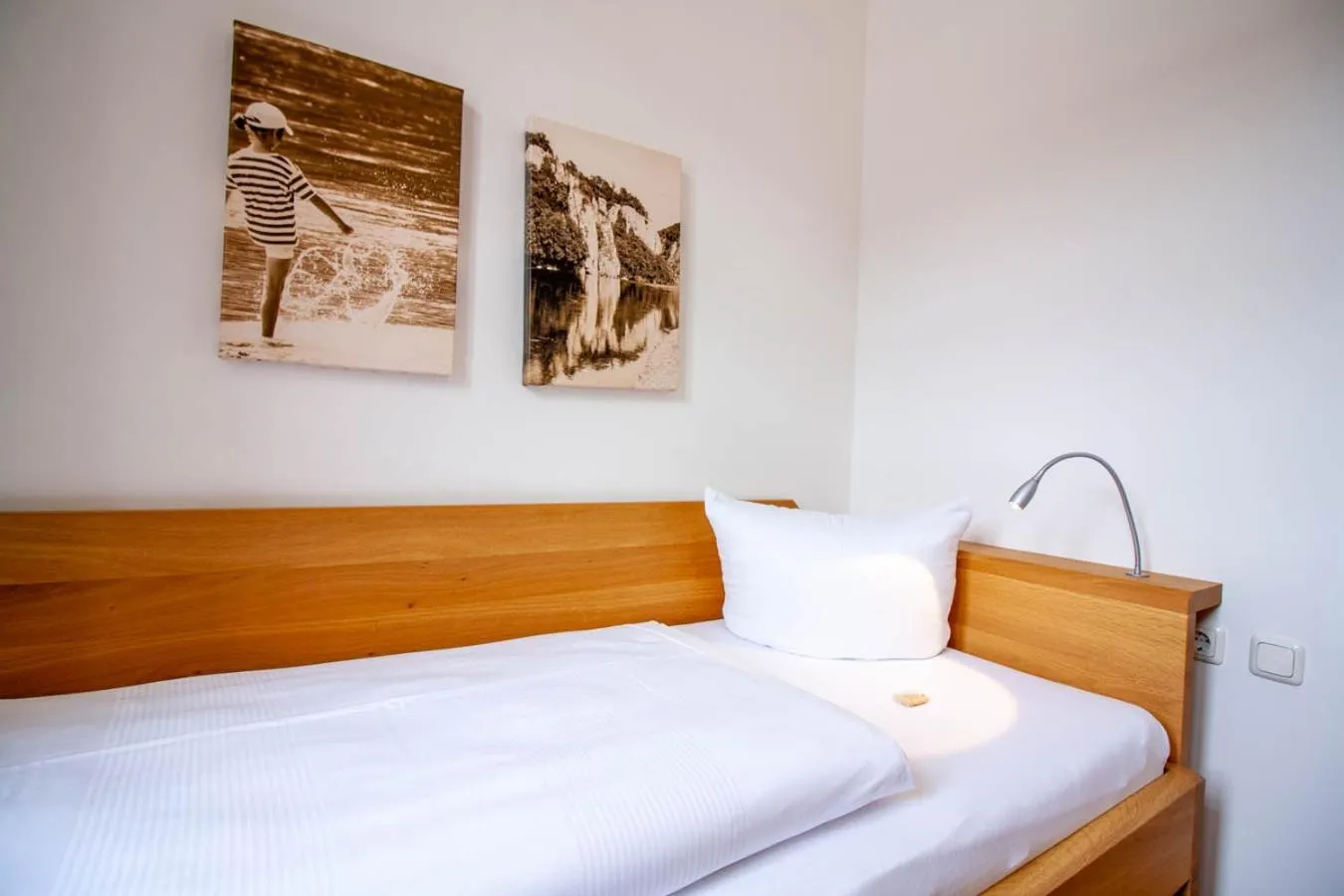 Bed in Gästehaus St. Georg - Weltenburger Klosterbetriebe GmbH