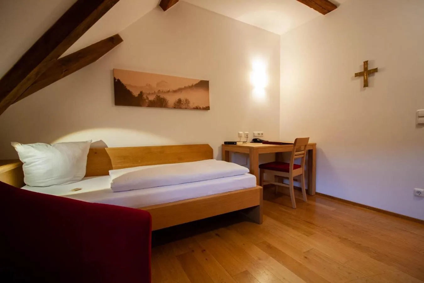 Bed in Gästehaus St. Georg - Weltenburger Klosterbetriebe GmbH