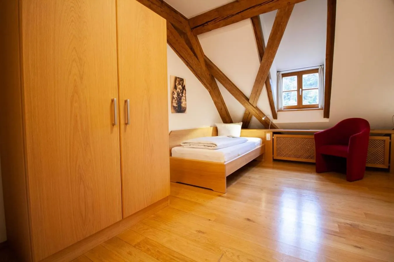 Bed in Gästehaus St. Georg - Weltenburger Klosterbetriebe GmbH