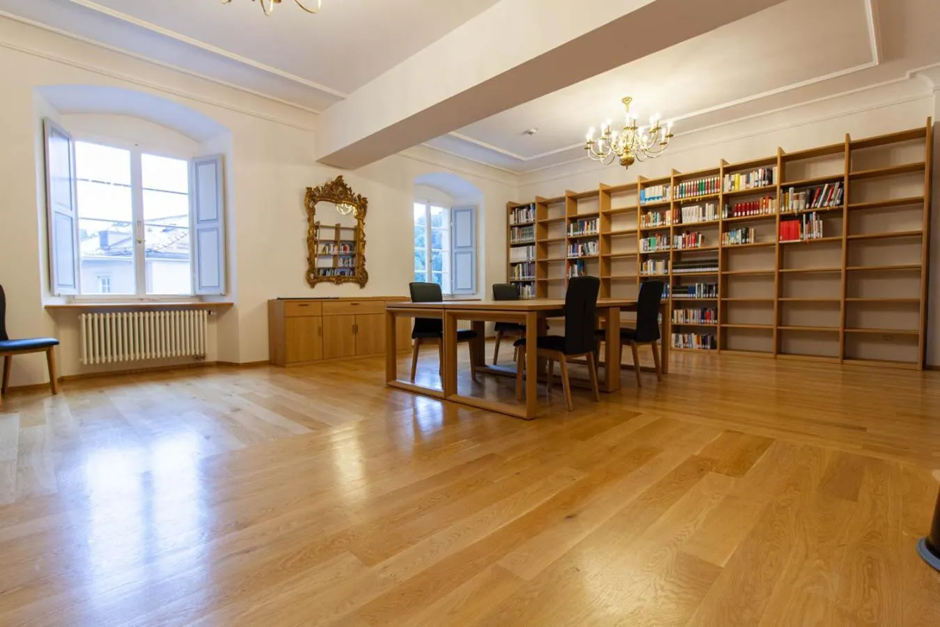 Library in Gästehaus St. Georg - Weltenburger Klosterbetriebe GmbH