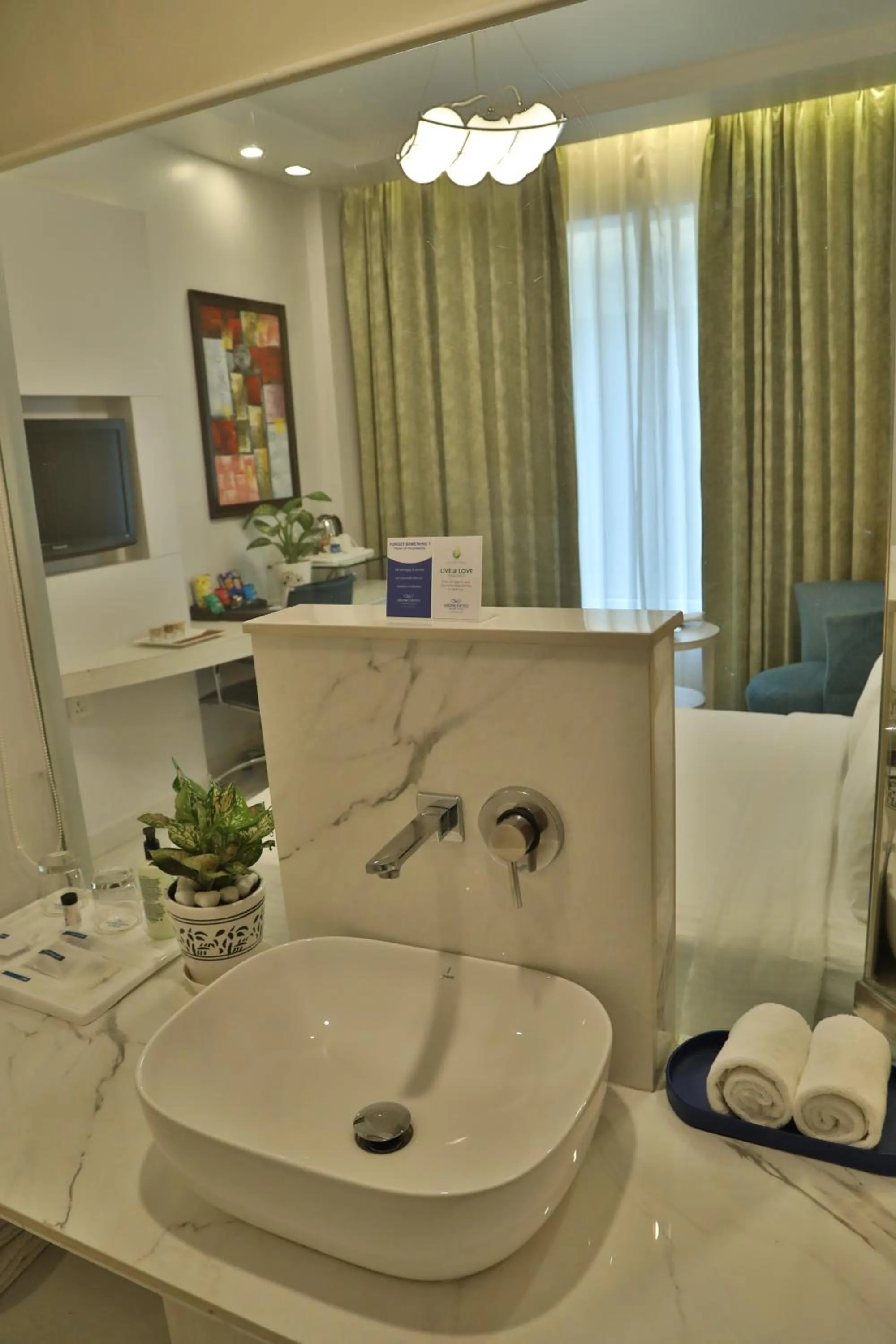 Bathroom in Sarovar Portico Naraina, Hotel