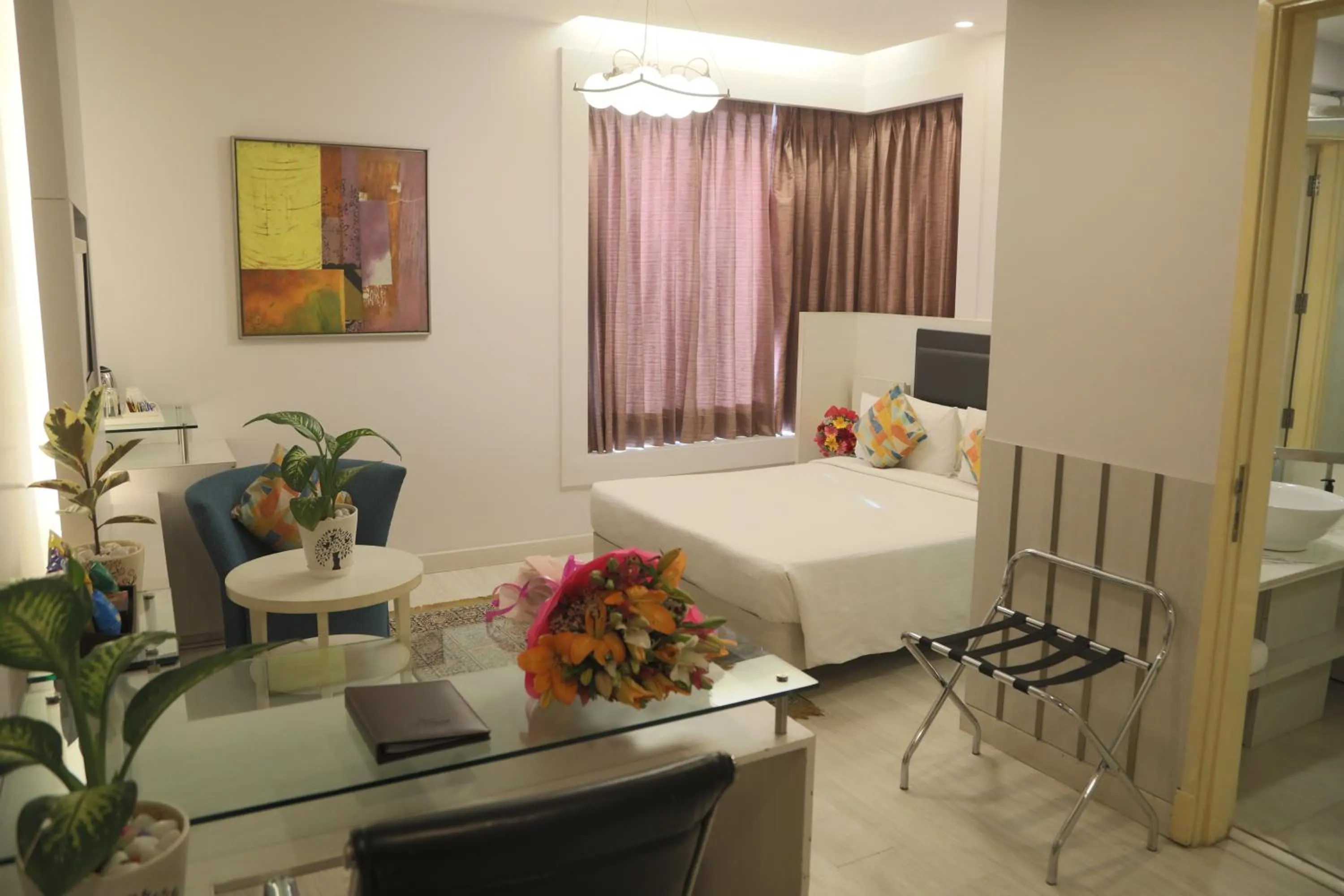 Bedroom, Bed in Sarovar Portico Naraina, Hotel