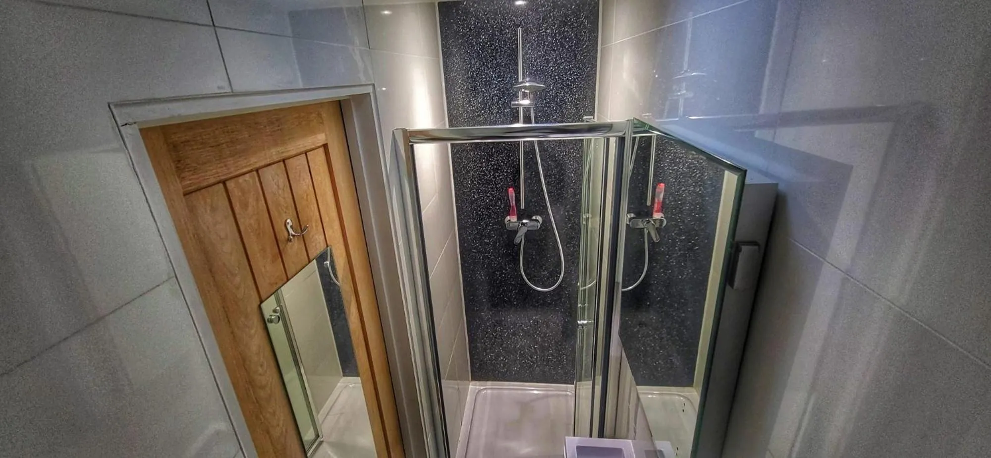 Shower in Deepcut Lodge Bed & Breakfast Self Service