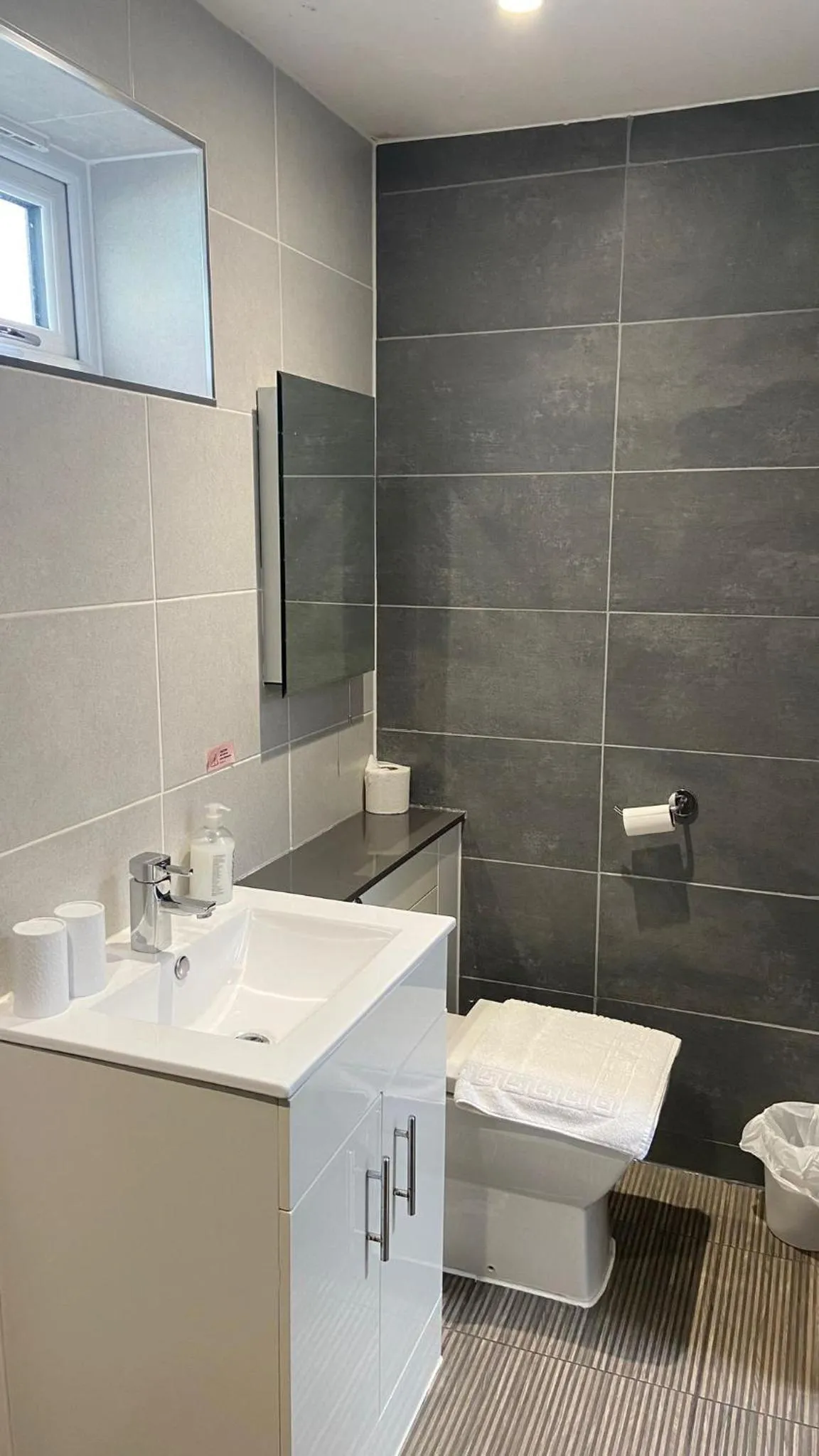 Shower in Deepcut Lodge Bed & Breakfast Self Service