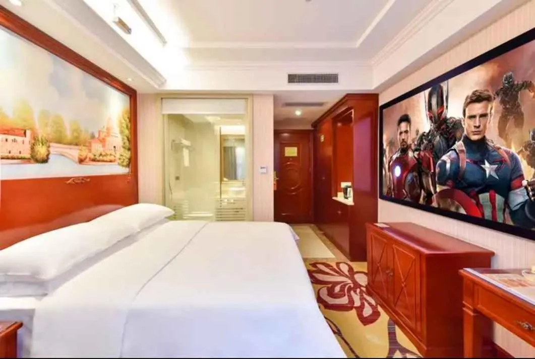Bed in Vienna Hotel Shenzhen Baoneng City Plaza