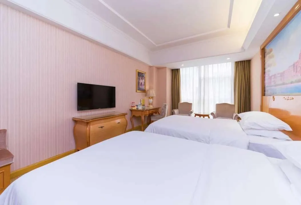 Bed in Vienna Hotel Shenzhen Baoneng City Plaza